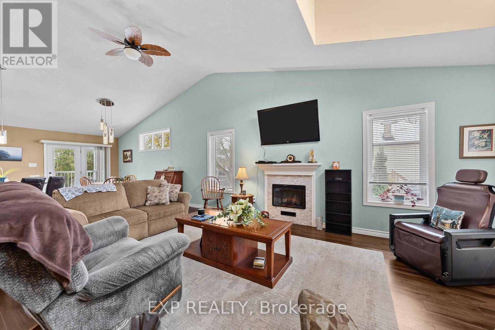 298 John Street, Warwick, Ontario N0M 2S0 - Photo 13 - X12547722