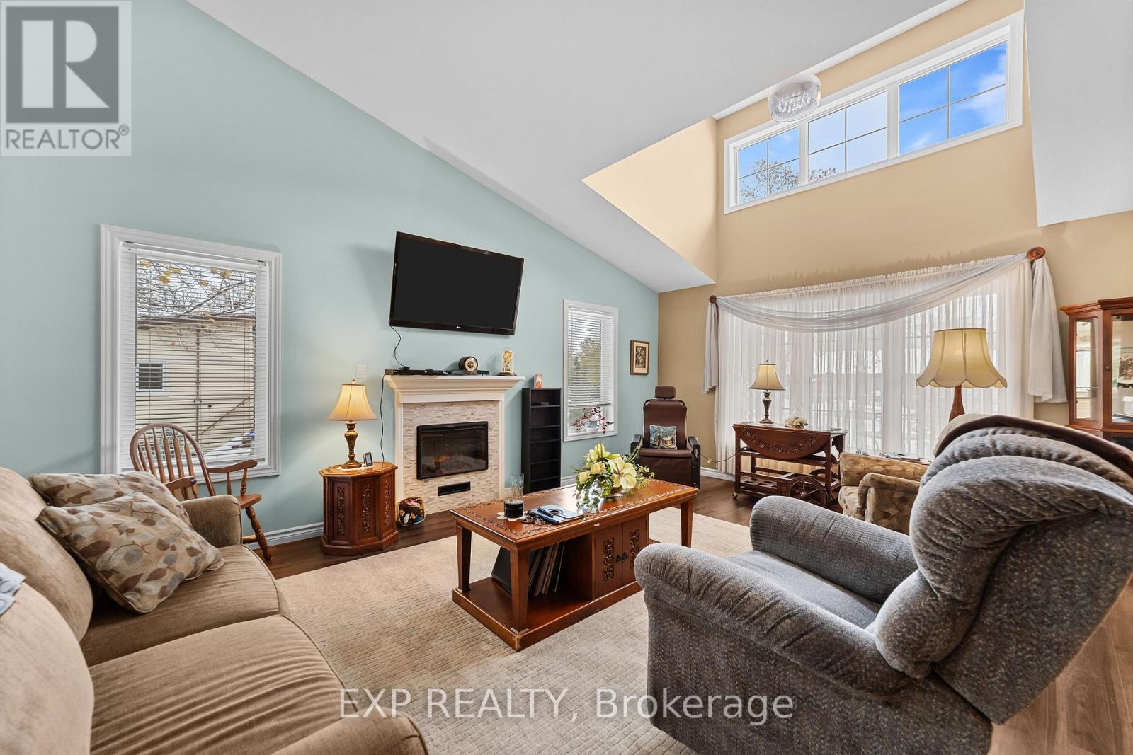 298 John Street, Warwick, Ontario N0M 2S0 - Photo 14 - X12547722