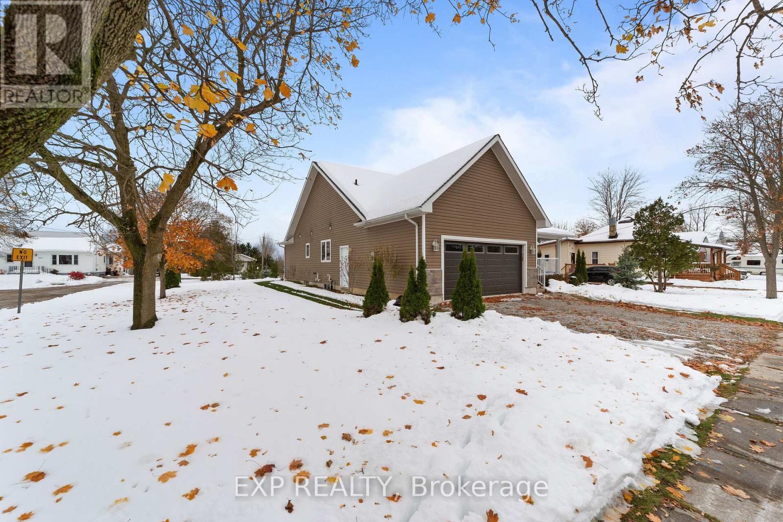 298 John Street, Warwick, Ontario N0M 2S0 - Photo 7 - X12547722