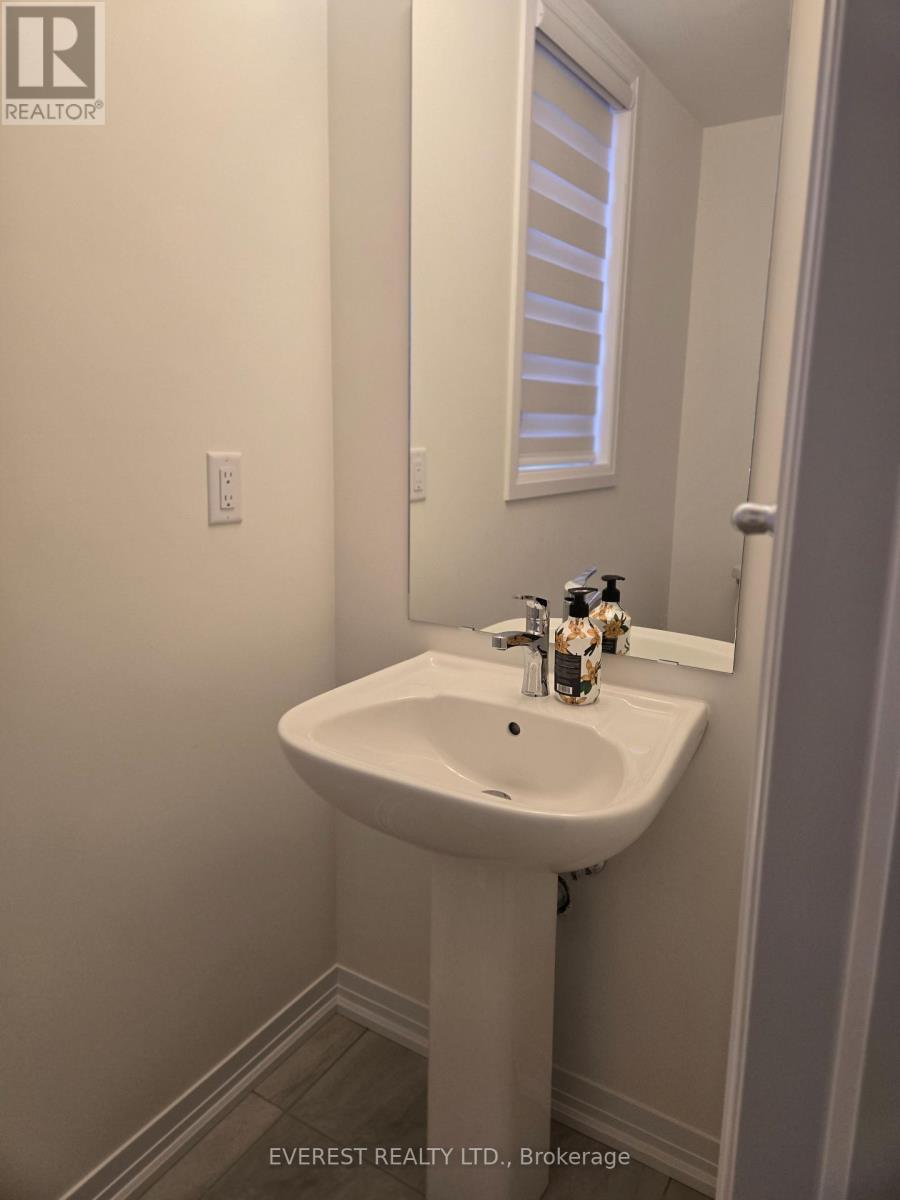 40 Lemon Avenue, Thorold, Ontario L0S 1K0 - Photo 8 - X12547682