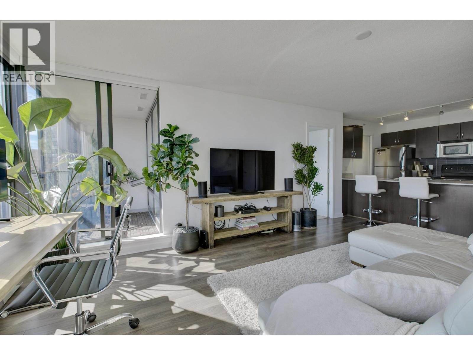 938 SMITHE STREET, Vancouver, British Columbia