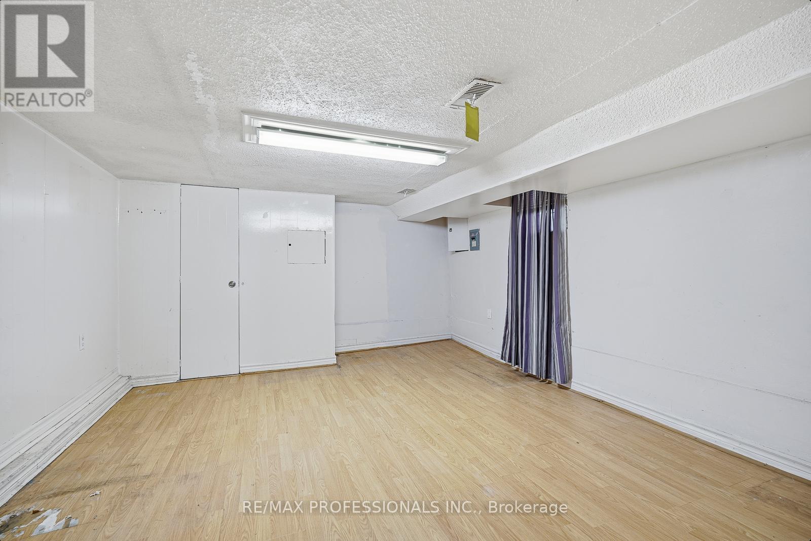 127 Kane Avenue, Toronto, Ontario M6M 3N1 - Photo 17 - W12547744