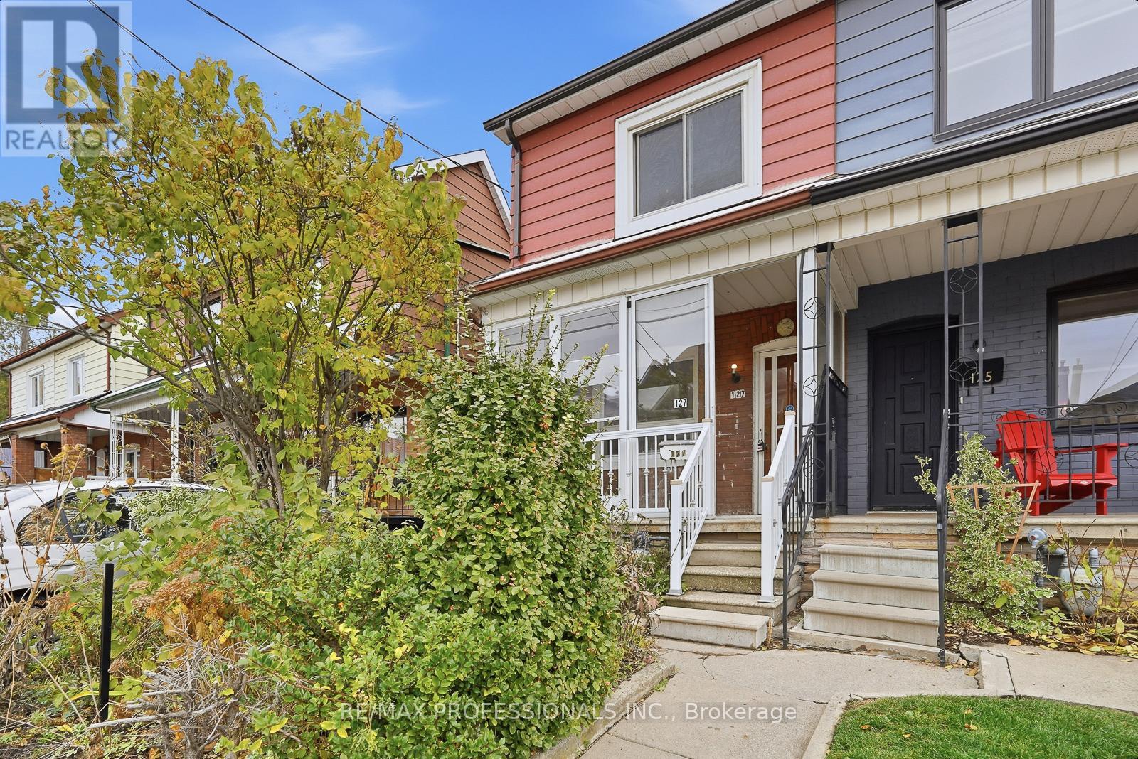 127 Kane Avenue, Toronto, Ontario M6M 3N1 - Photo 2 - W12547744