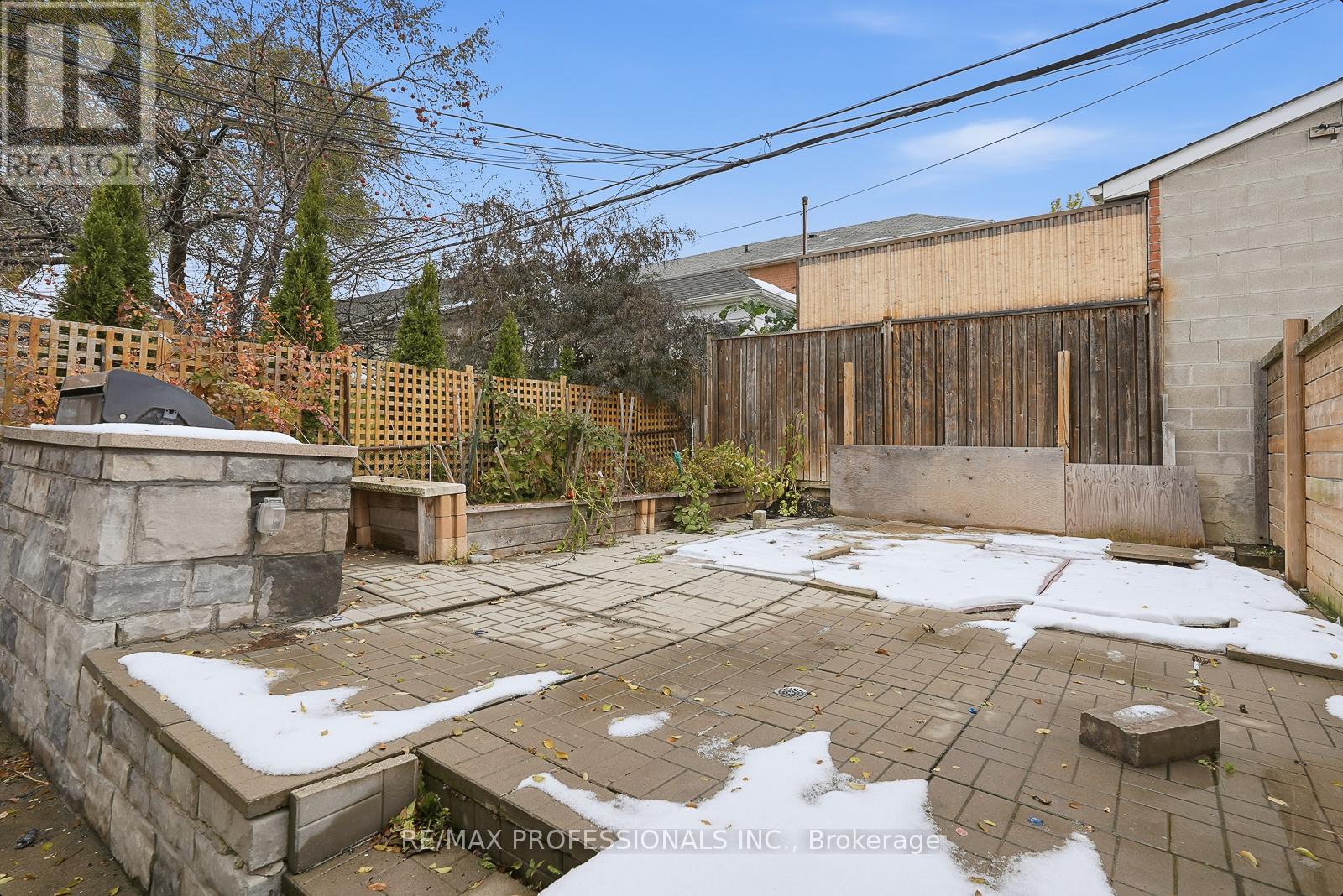 127 Kane Avenue, Toronto, Ontario M6M 3N1 - Photo 22 - W12547744