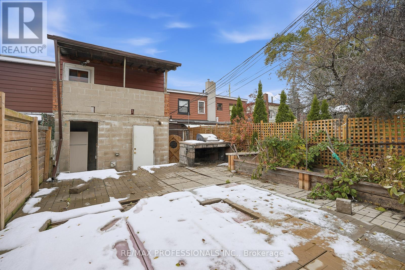 127 Kane Avenue, Toronto, Ontario M6M 3N1 - Photo 23 - W12547744