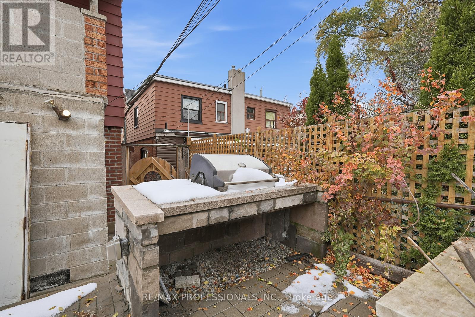 127 Kane Avenue, Toronto, Ontario M6M 3N1 - Photo 25 - W12547744