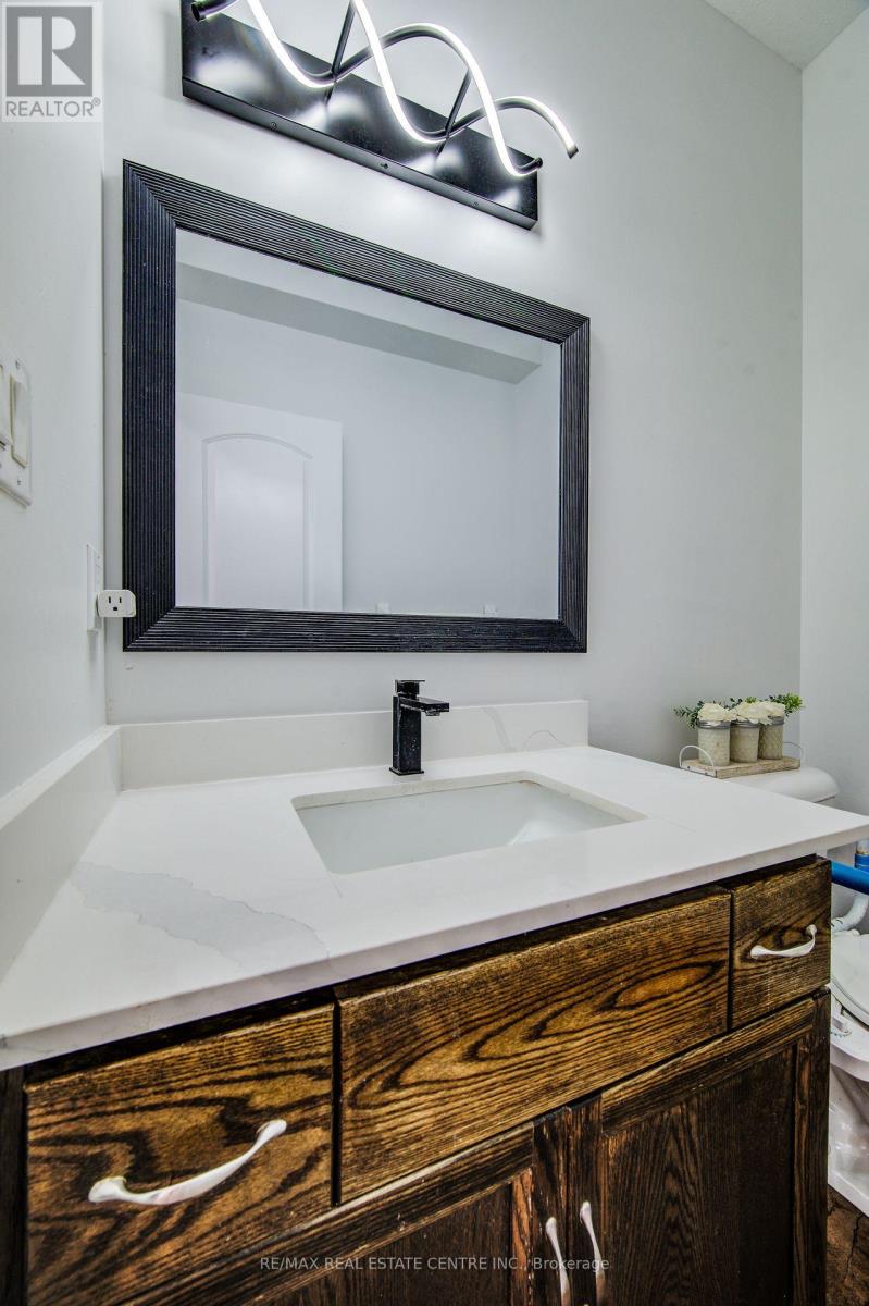 617 Thorndale Drive, Waterloo, Ontario N2T 0A9 - Photo 13 - X12547734