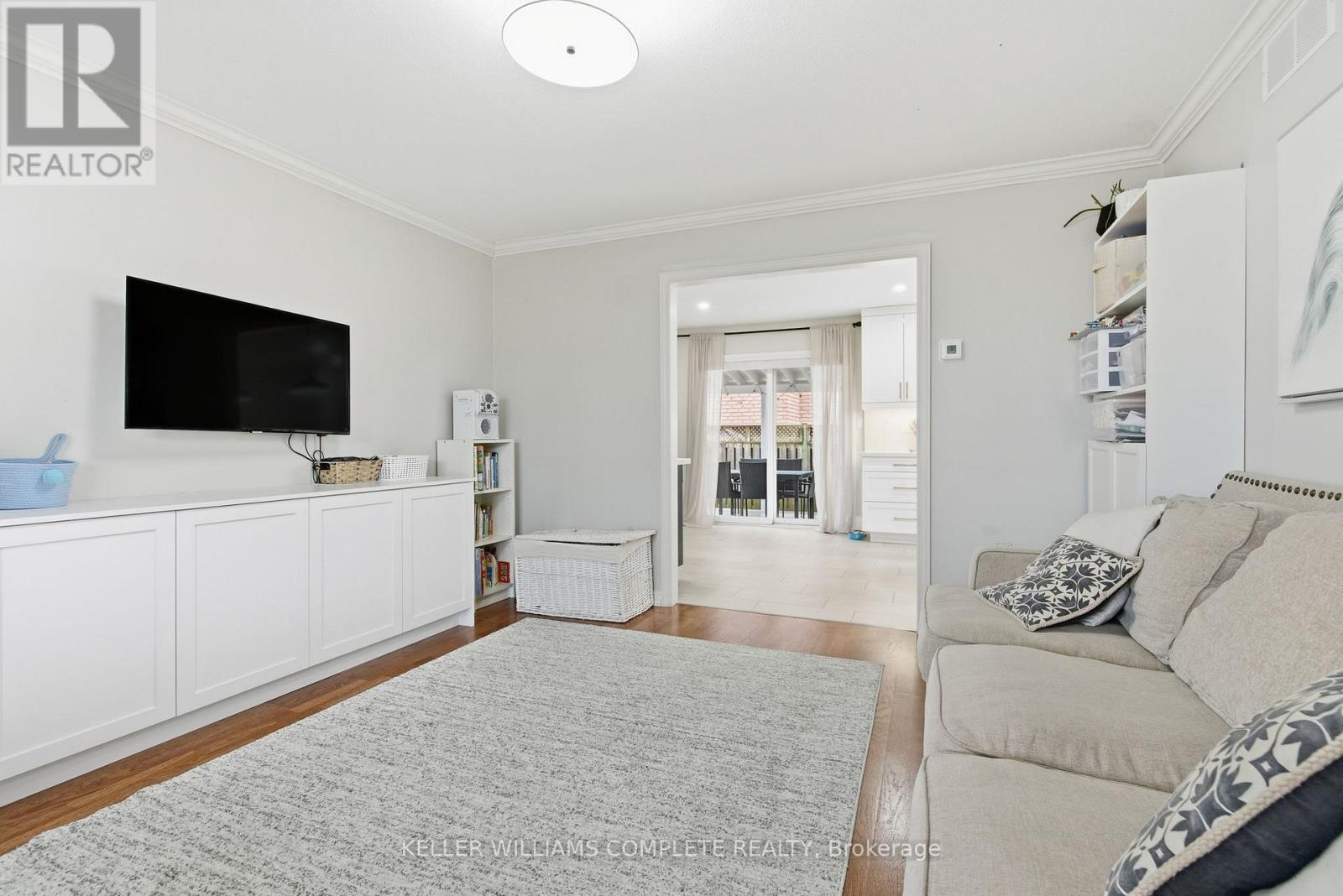 8 Sidney Crescent, Hamilton, Ontario L8J 3W1 - Photo 15 - X12547754