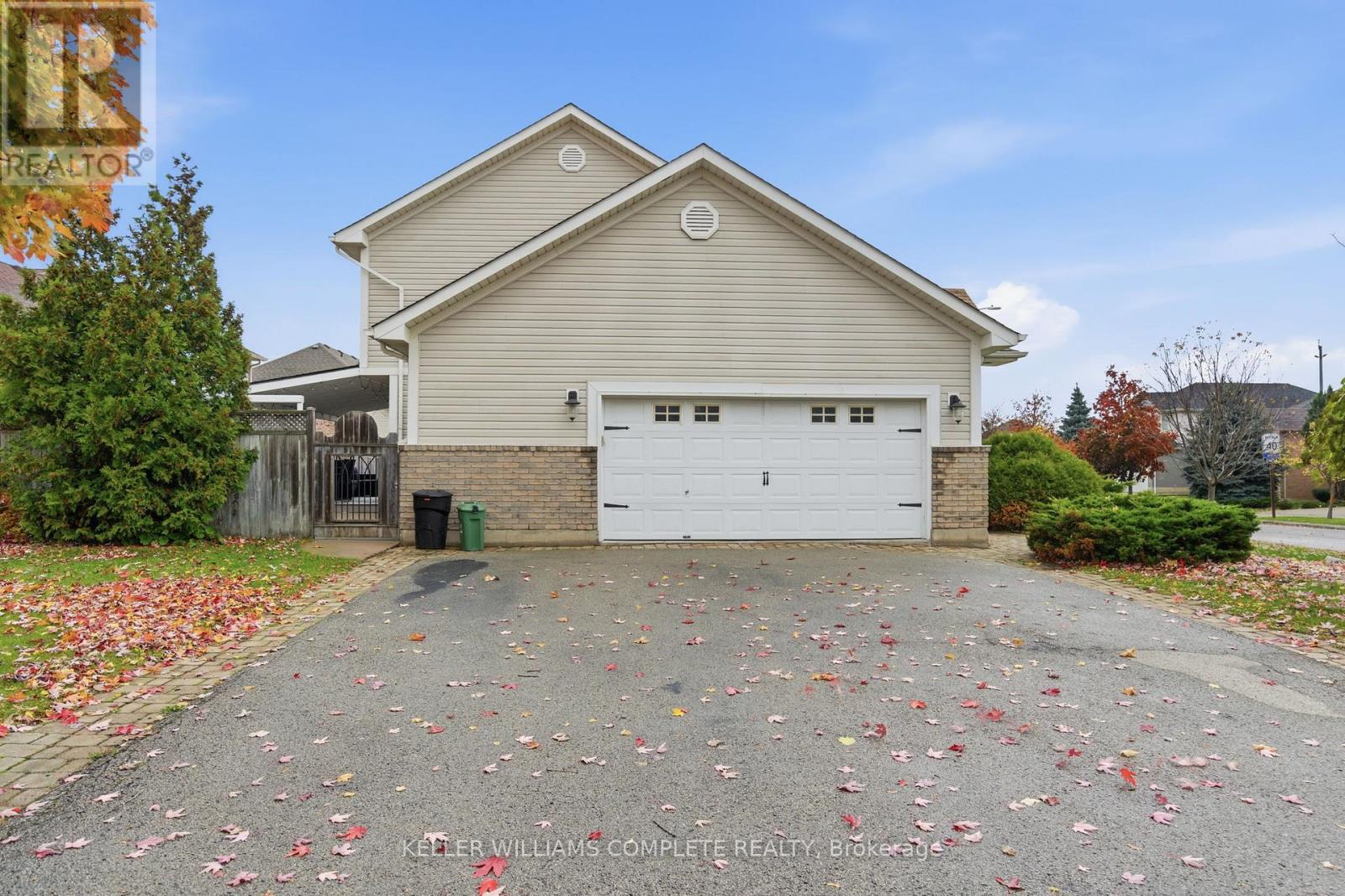 8 Sidney Crescent, Hamilton, Ontario L8J 3W1 - Photo 2 - X12547754