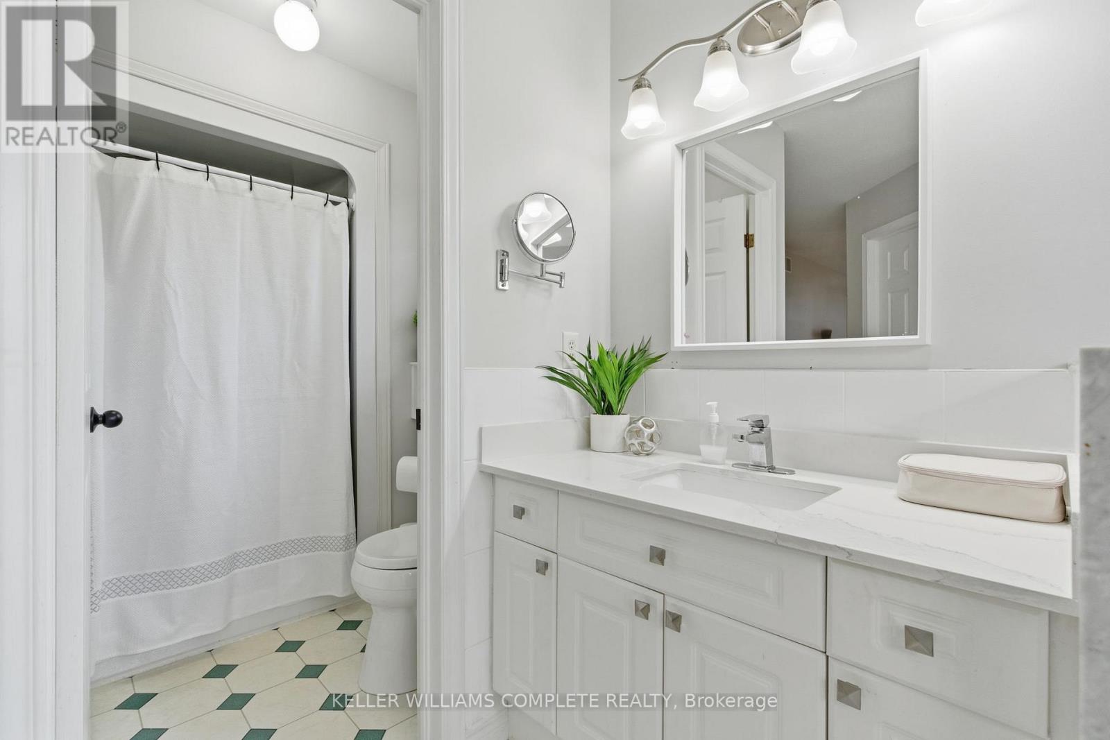 8 Sidney Crescent, Hamilton, Ontario L8J 3W1 - Photo 20 - X12547754