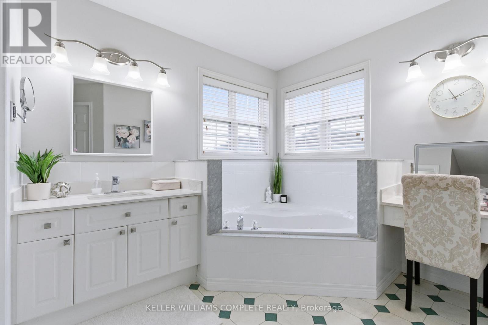 8 Sidney Crescent, Hamilton, Ontario L8J 3W1 - Photo 21 - X12547754