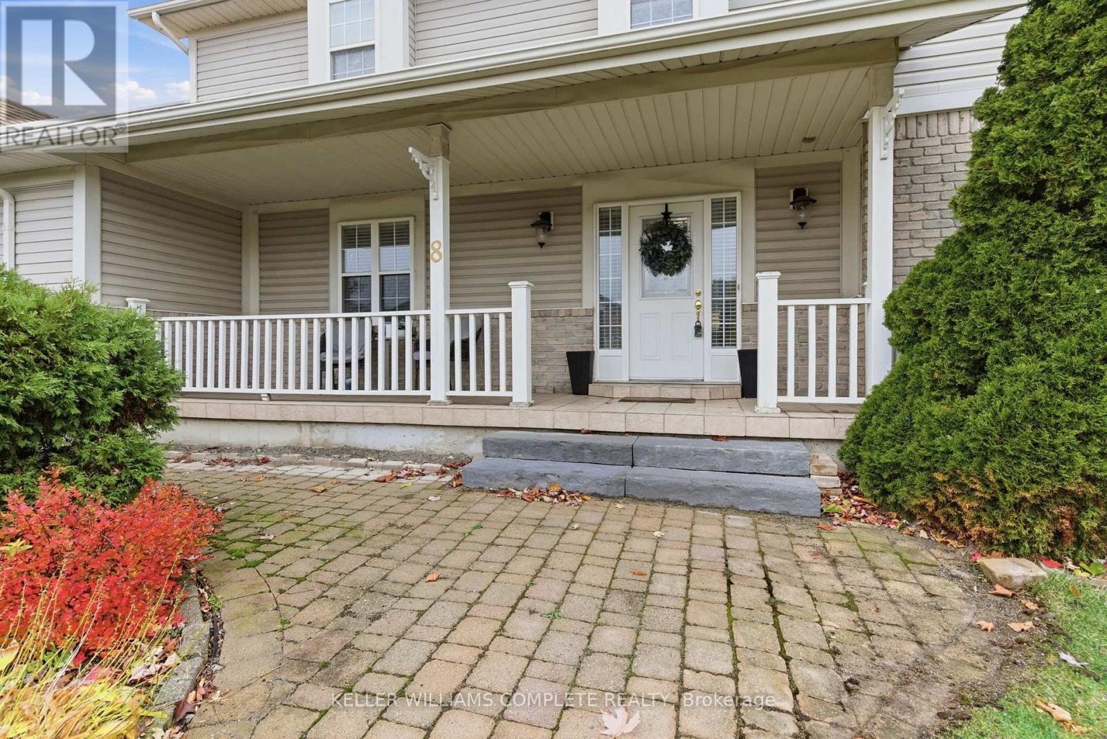 8 Sidney Crescent, Hamilton, Ontario L8J 3W1 - Photo 3 - X12547754