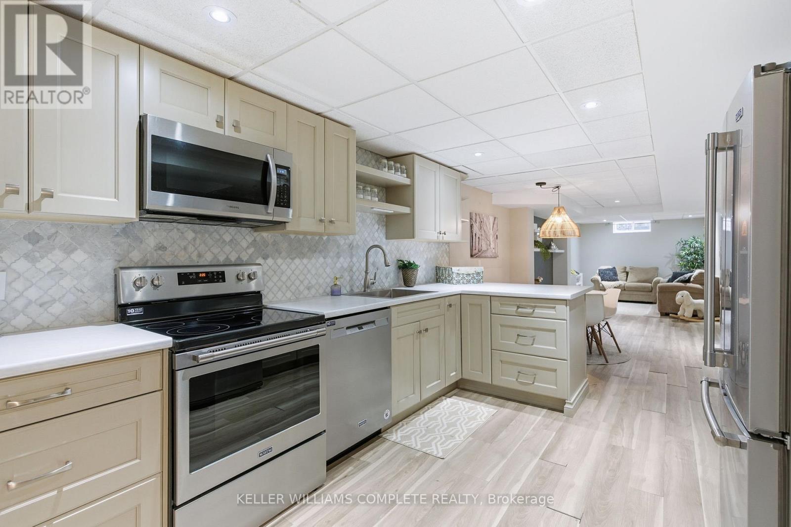 8 Sidney Crescent, Hamilton, Ontario L8J 3W1 - Photo 34 - X12547754