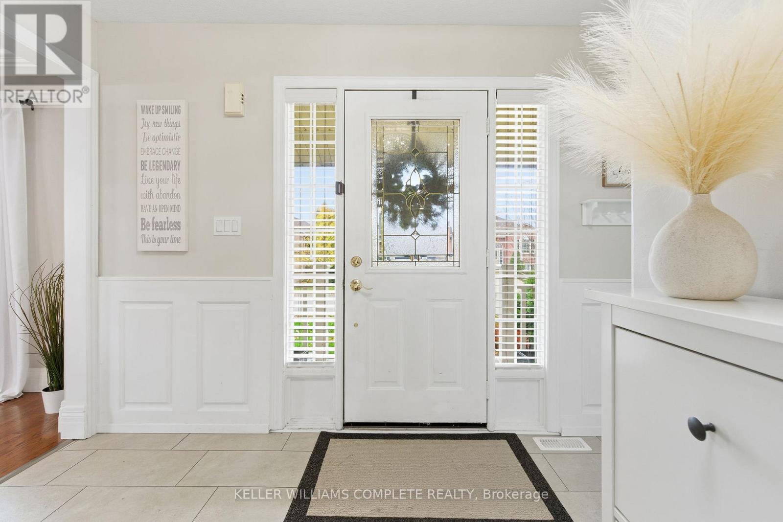 8 Sidney Crescent, Hamilton, Ontario L8J 3W1 - Photo 5 - X12547754