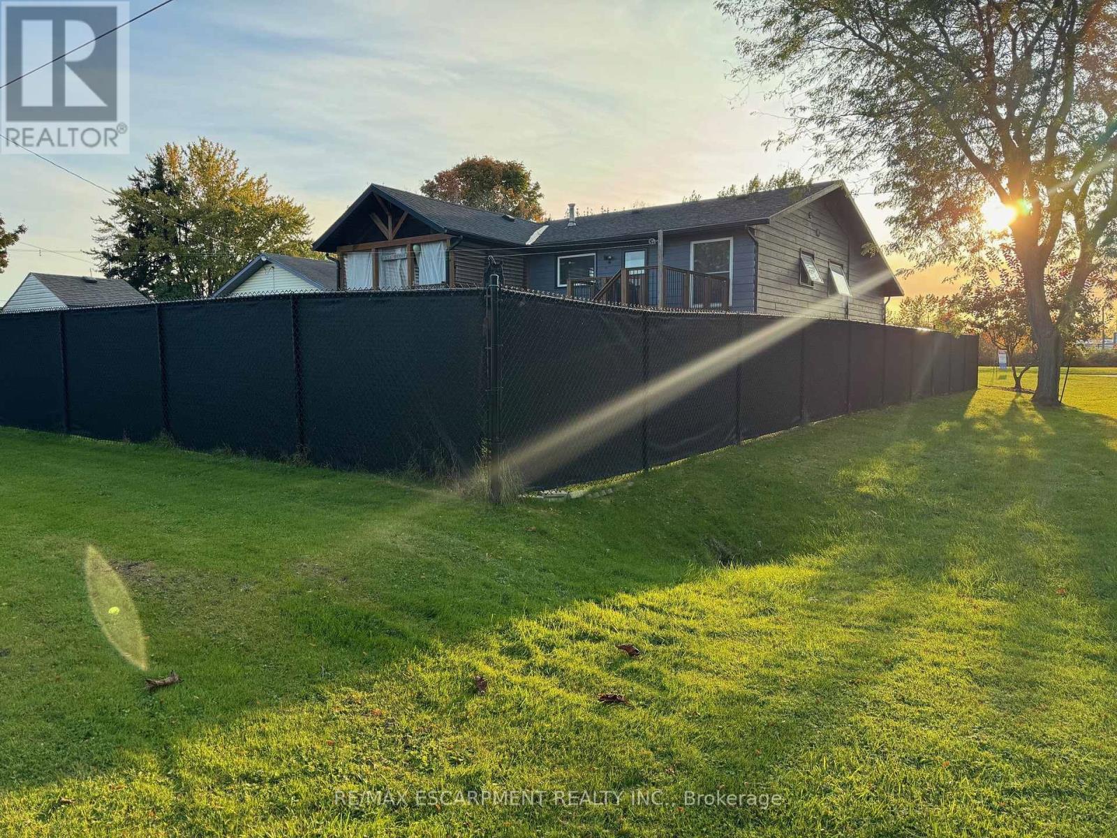 24 Woodhouse Avenue, Norfolk, Ontario N0A 1N8 - Photo 36 - X12547760