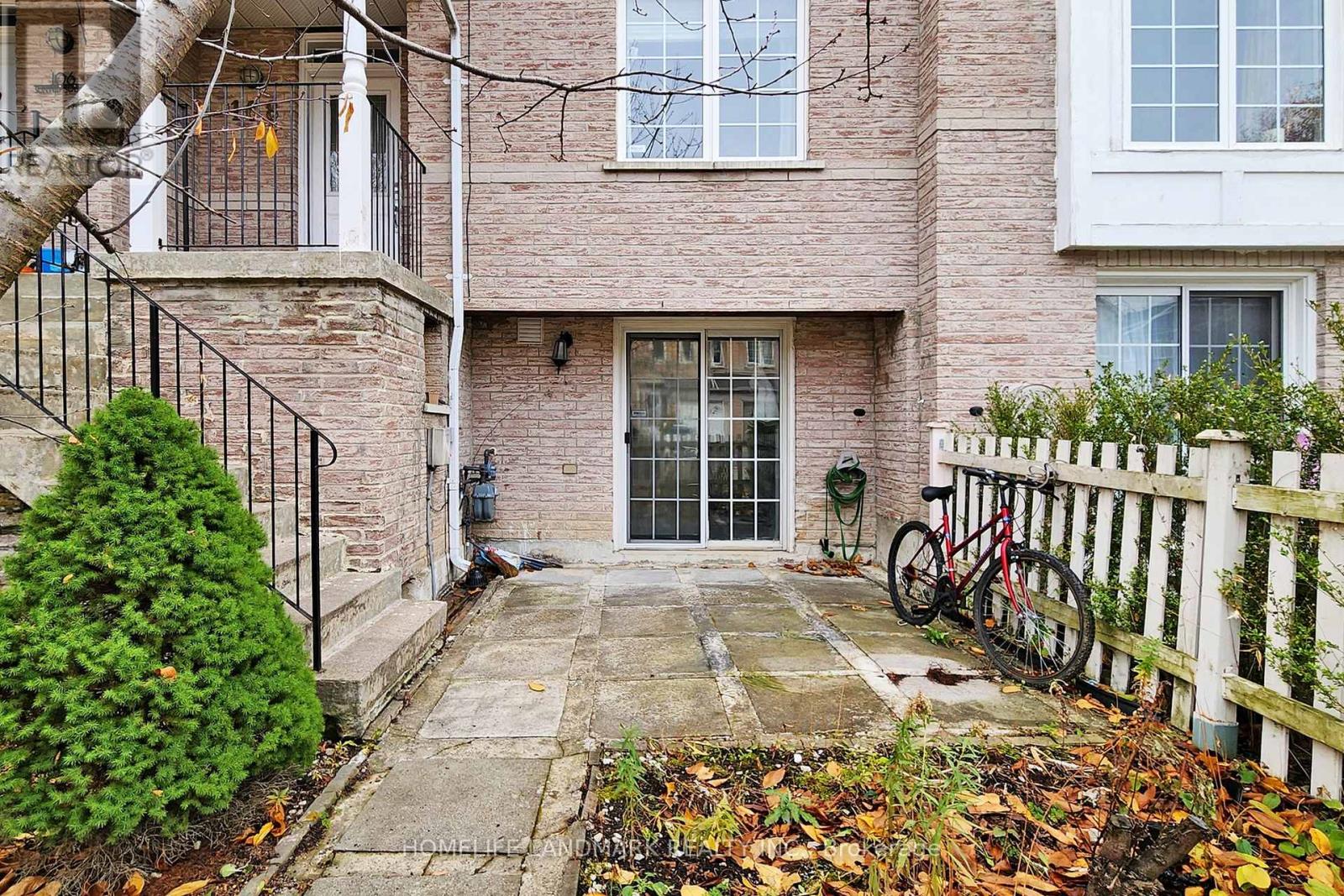 108 Sunway Square, Markham, Ontario L3P 7X6 - Photo 3 - N12540784