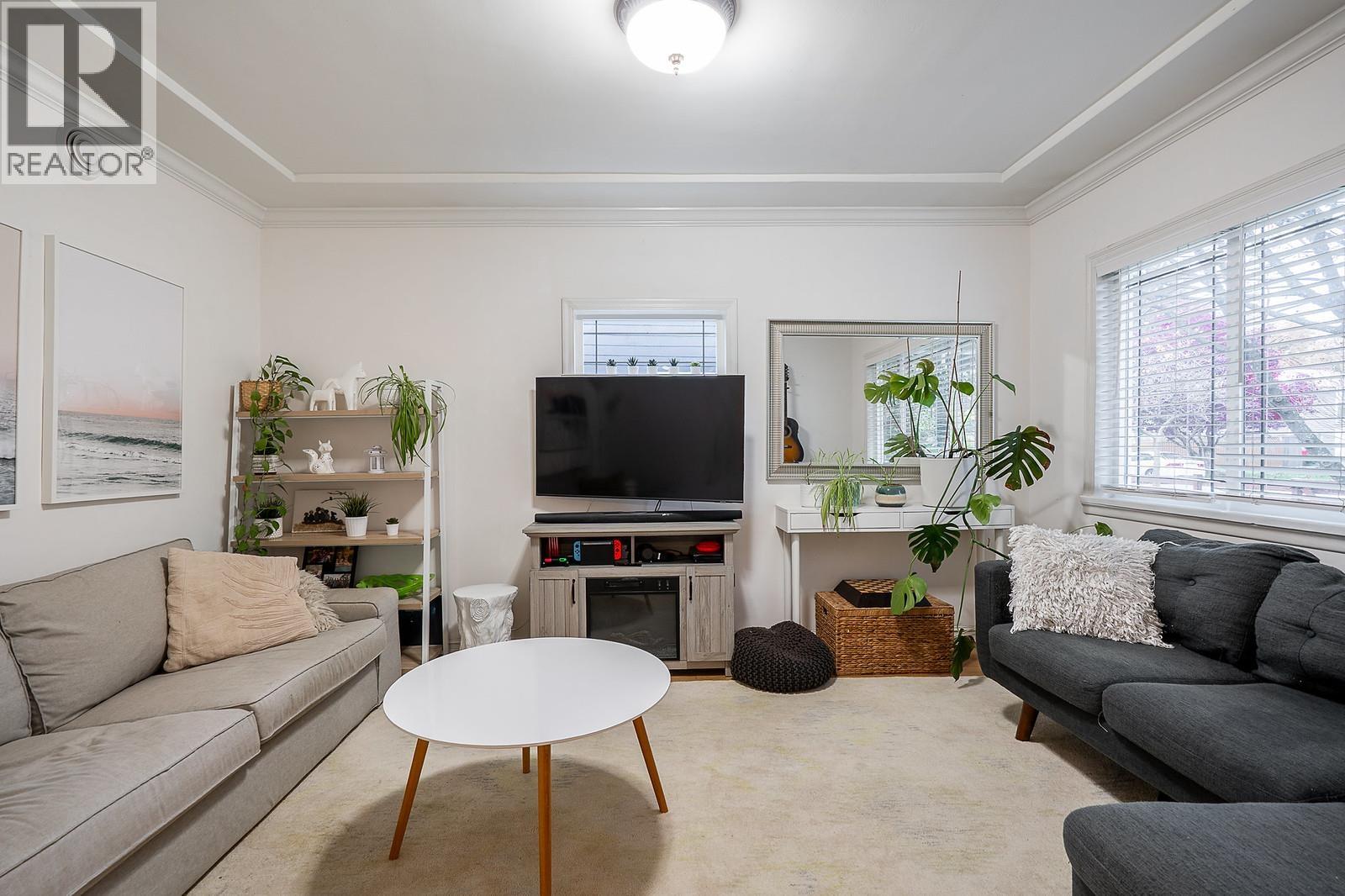 430 Garrett Street, New Westminster, British Columbia  V3L 3S2 - Photo 2 - R3066852