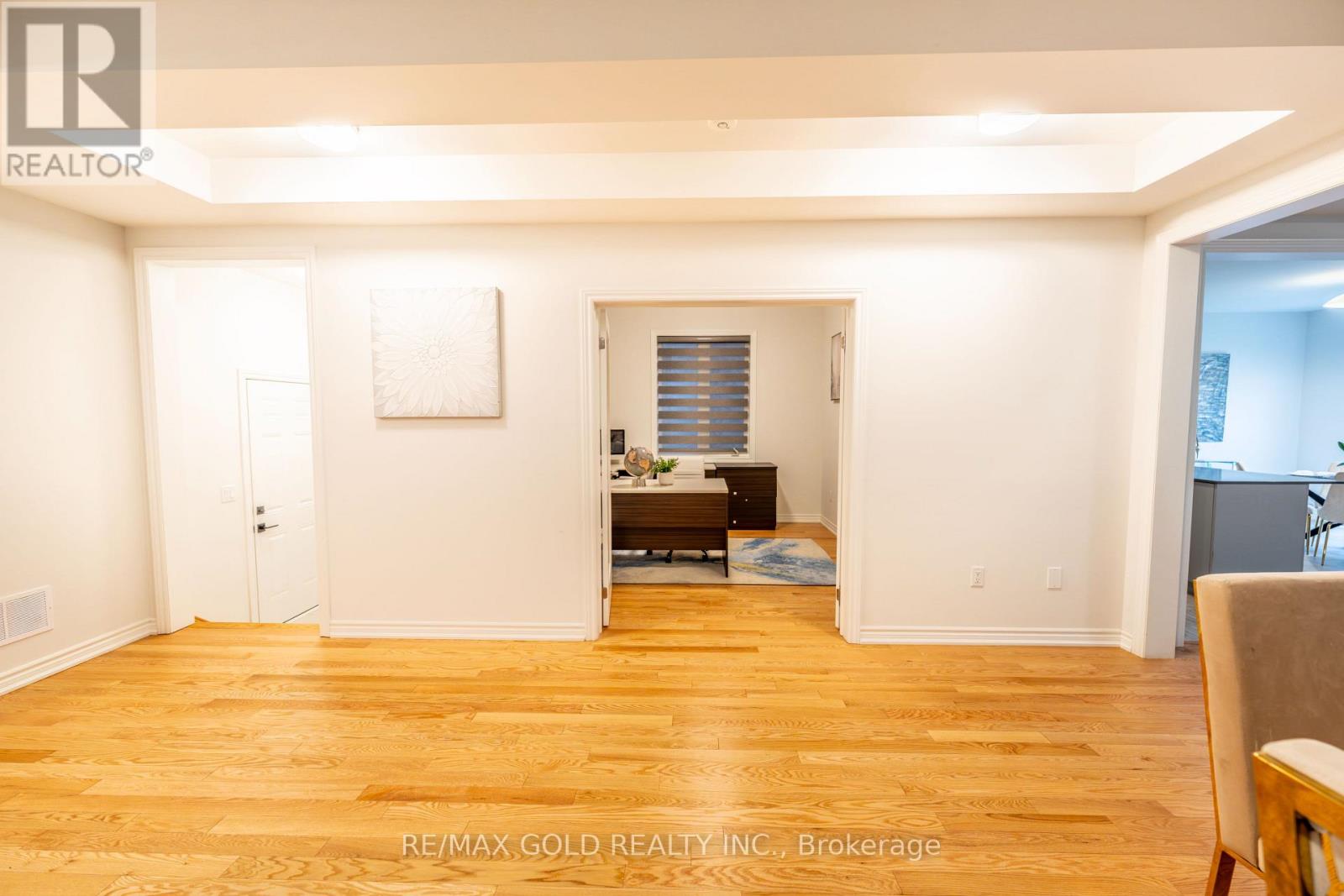 35 Academy Drive, Brampton, Ontario  L6P 3C9 - Photo 9 - W12546812