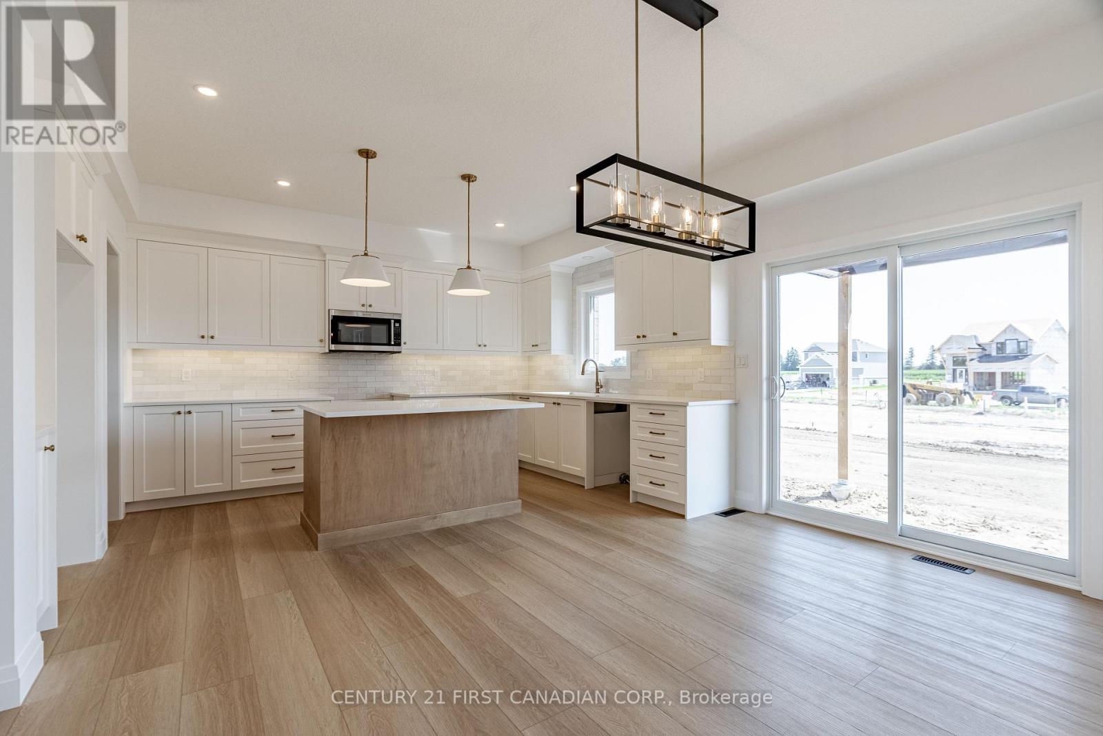 78 Queen Street, North Middlesex, Ontario N0M 1A0 - Photo 10 - X12547788