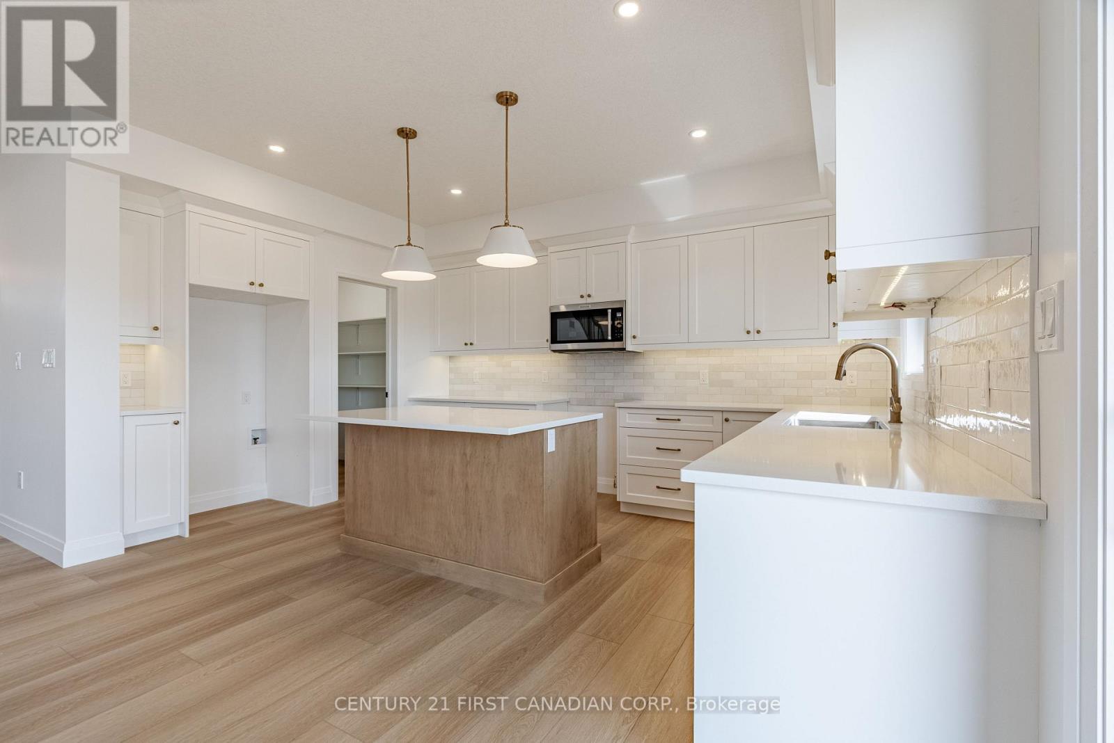 78 Queen Street, North Middlesex, Ontario N0M 1A0 - Photo 12 - X12547788