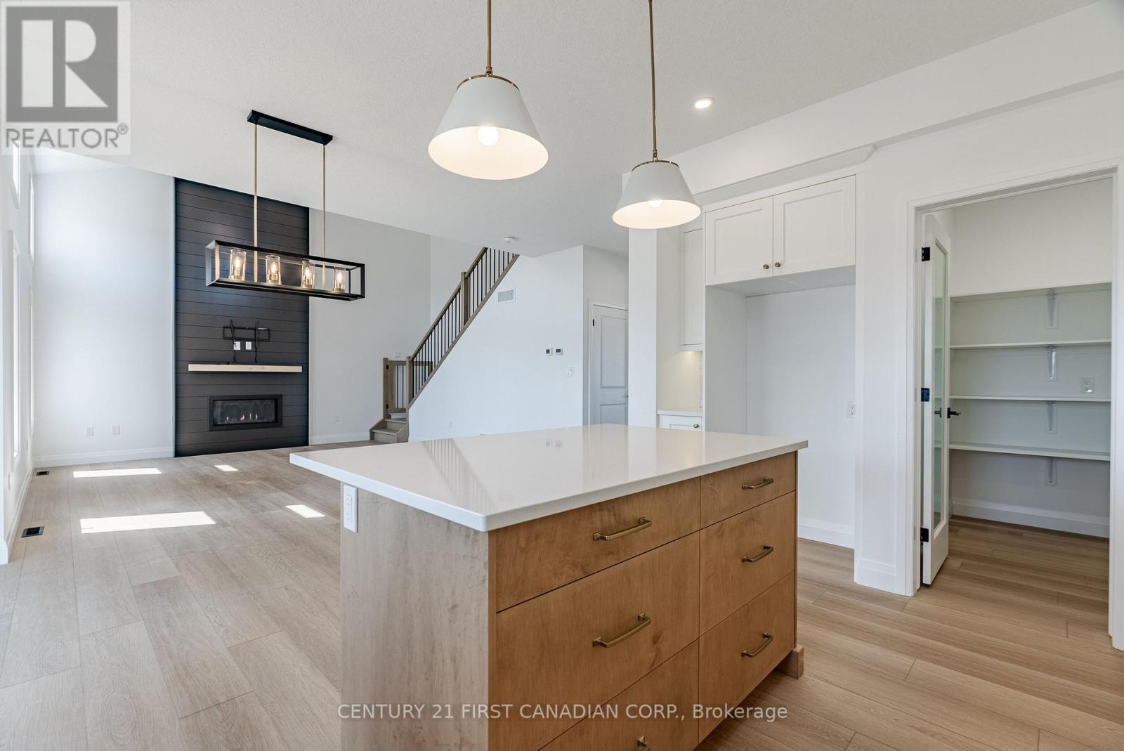 78 Queen Street, North Middlesex, Ontario N0M 1A0 - Photo 13 - X12547788