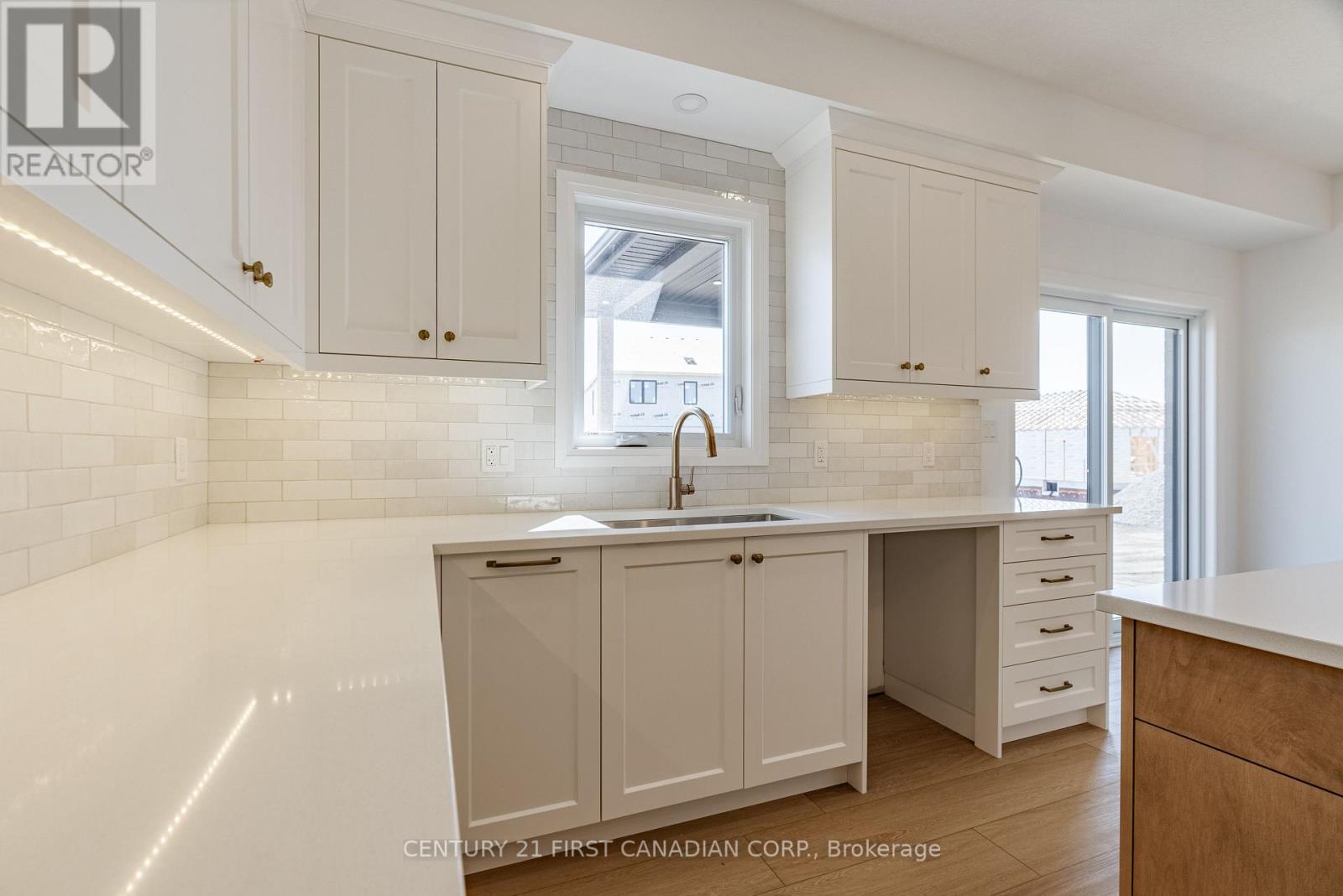 78 Queen Street, North Middlesex, Ontario N0M 1A0 - Photo 15 - X12547788