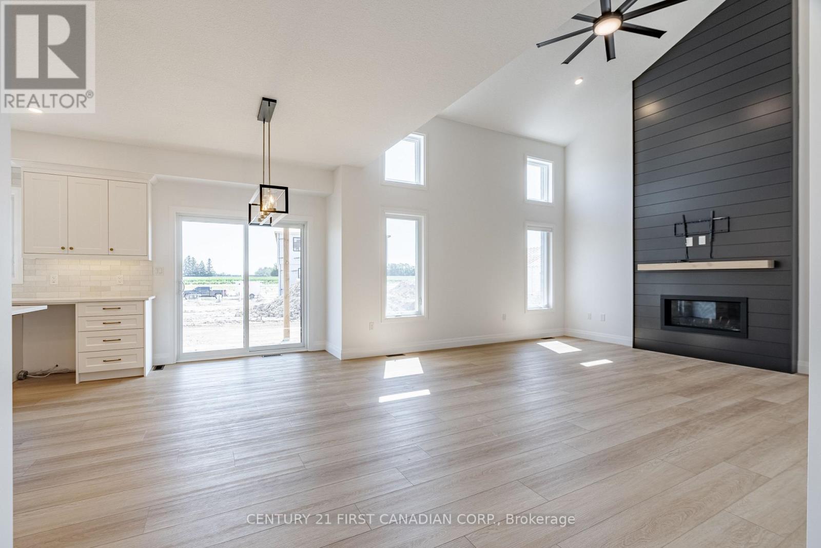 78 Queen Street, North Middlesex, Ontario N0M 1A0 - Photo 16 - X12547788