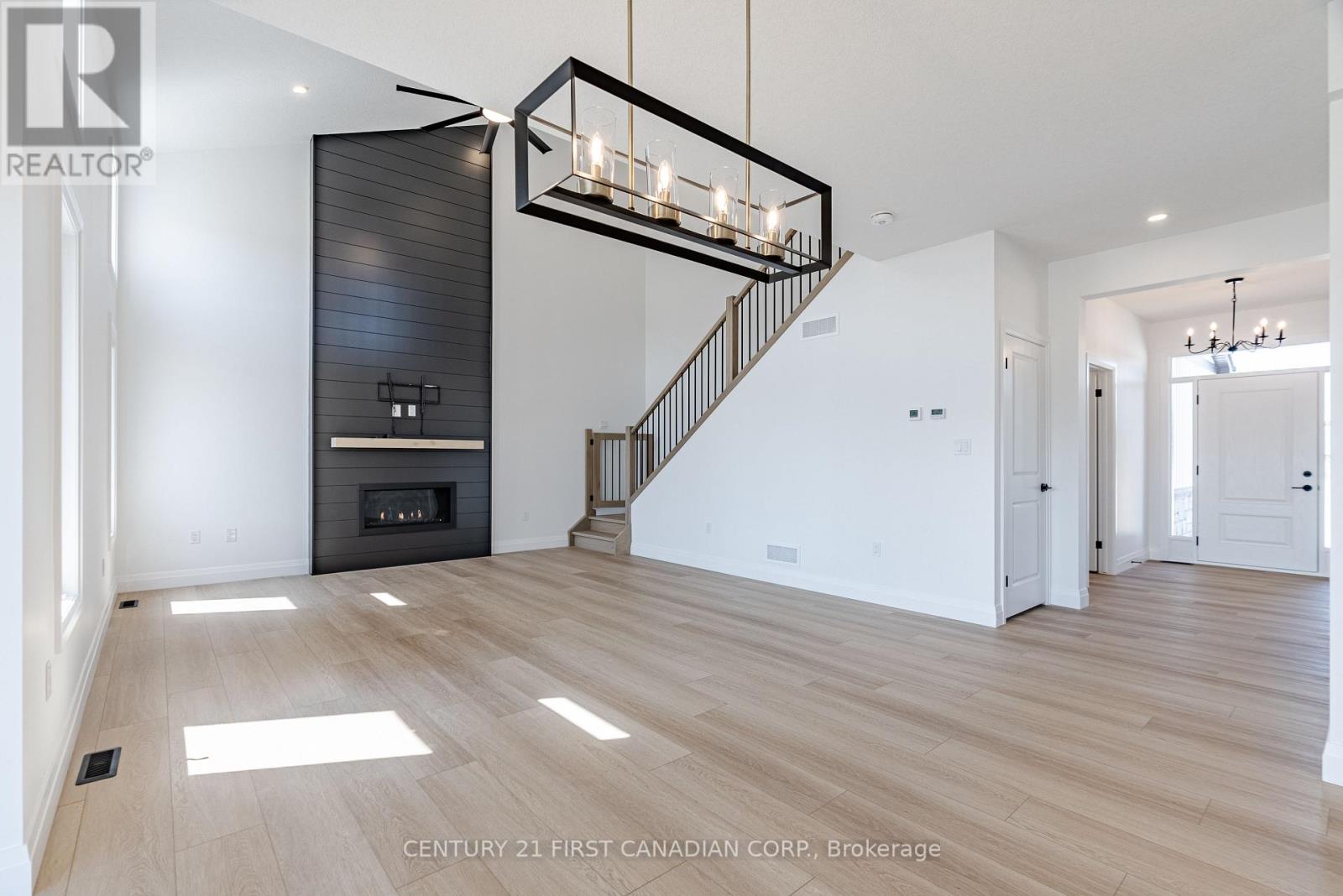 78 Queen Street, North Middlesex, Ontario N0M 1A0 - Photo 17 - X12547788