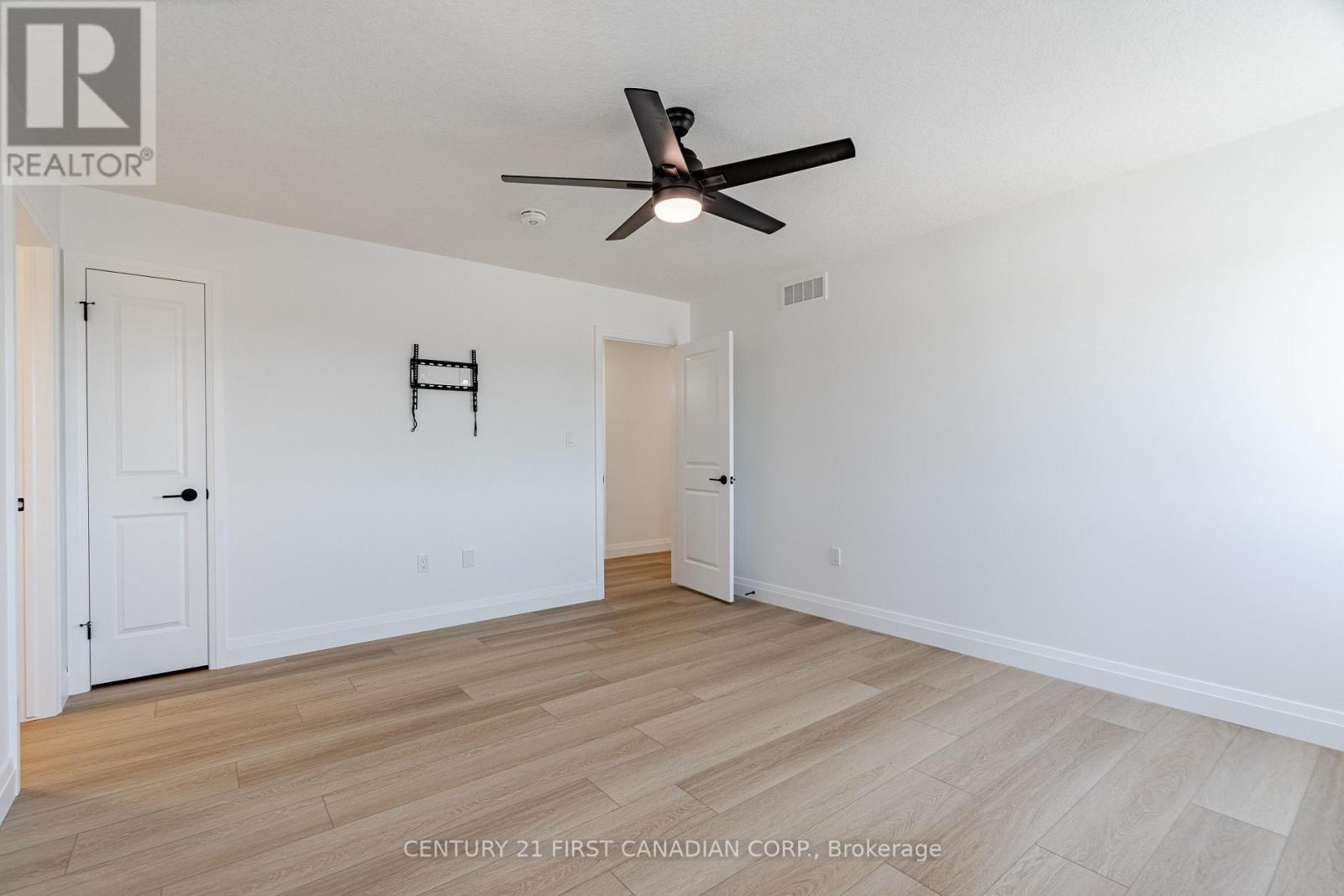 78 Queen Street, North Middlesex, Ontario N0M 1A0 - Photo 24 - X12547788