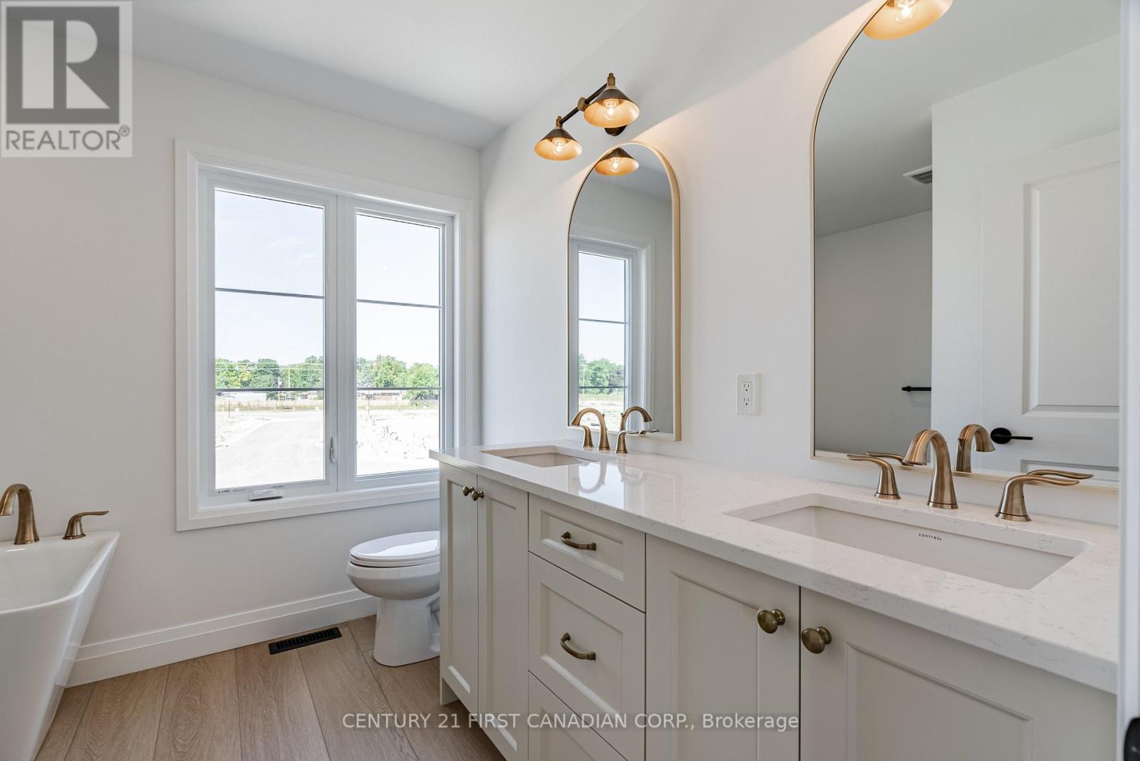 78 Queen Street, North Middlesex, Ontario N0M 1A0 - Photo 25 - X12547788