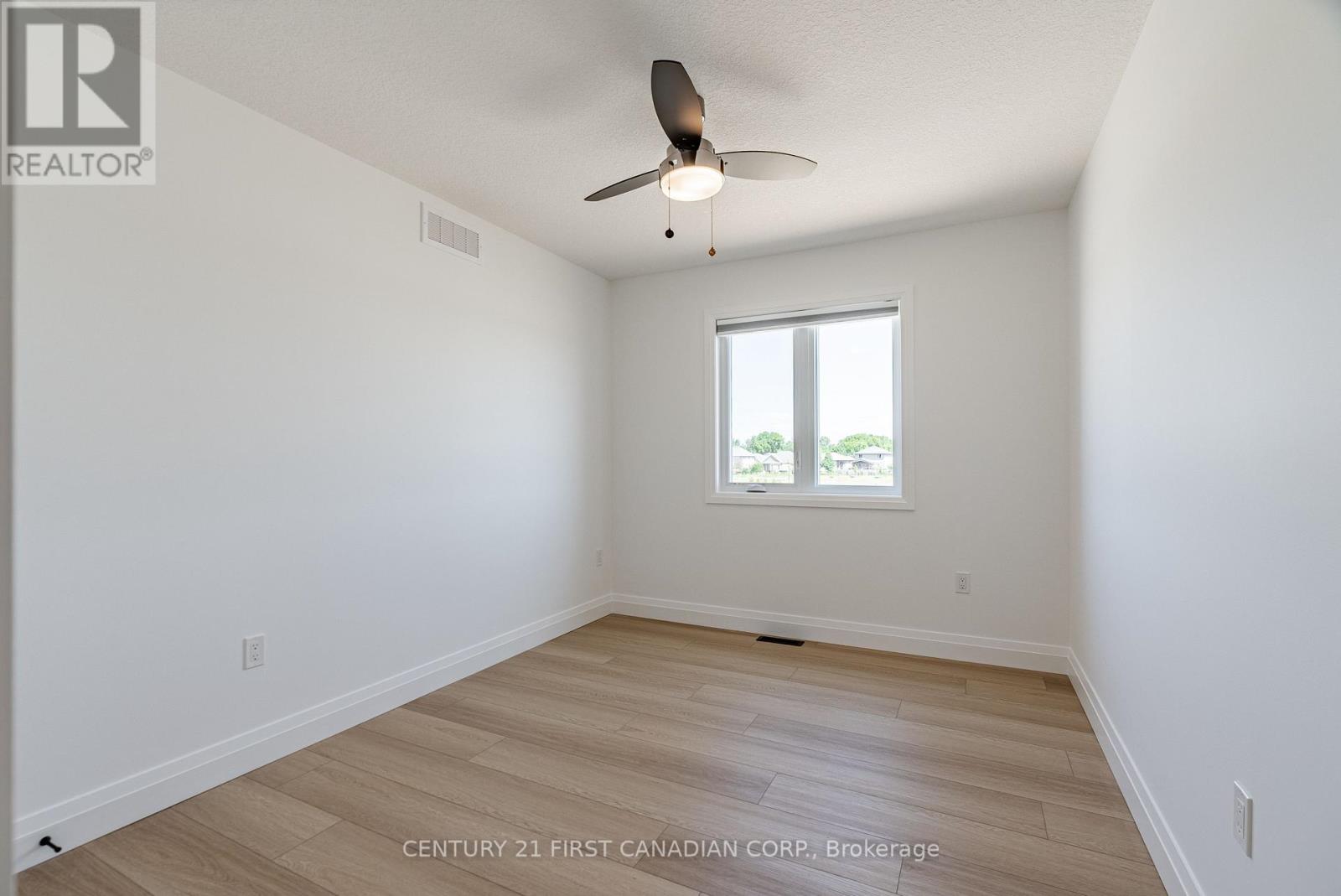 78 Queen Street, North Middlesex, Ontario N0M 1A0 - Photo 31 - X12547788