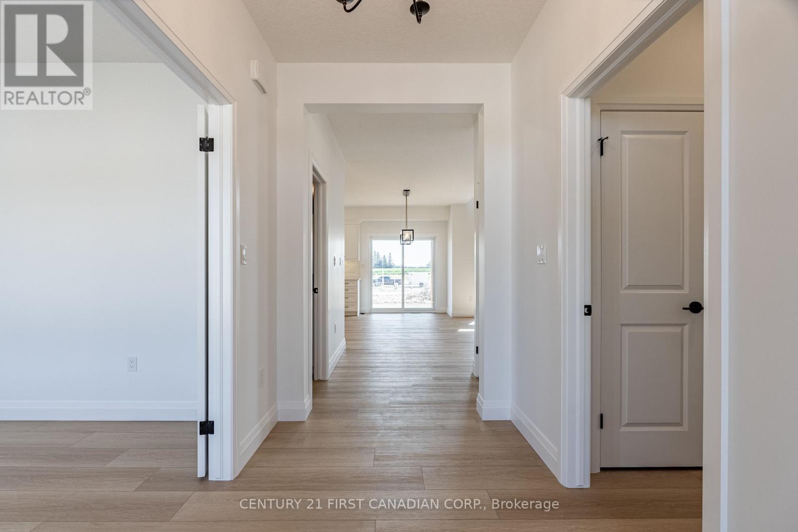 78 Queen Street, North Middlesex, Ontario N0M 1A0 - Photo 8 - X12547788