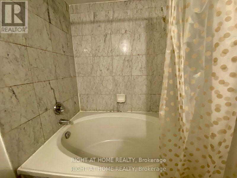 1807 - 350 Webb Drive, Mississauga, Ontario L5B 3W4 - Photo 8 - W12547786