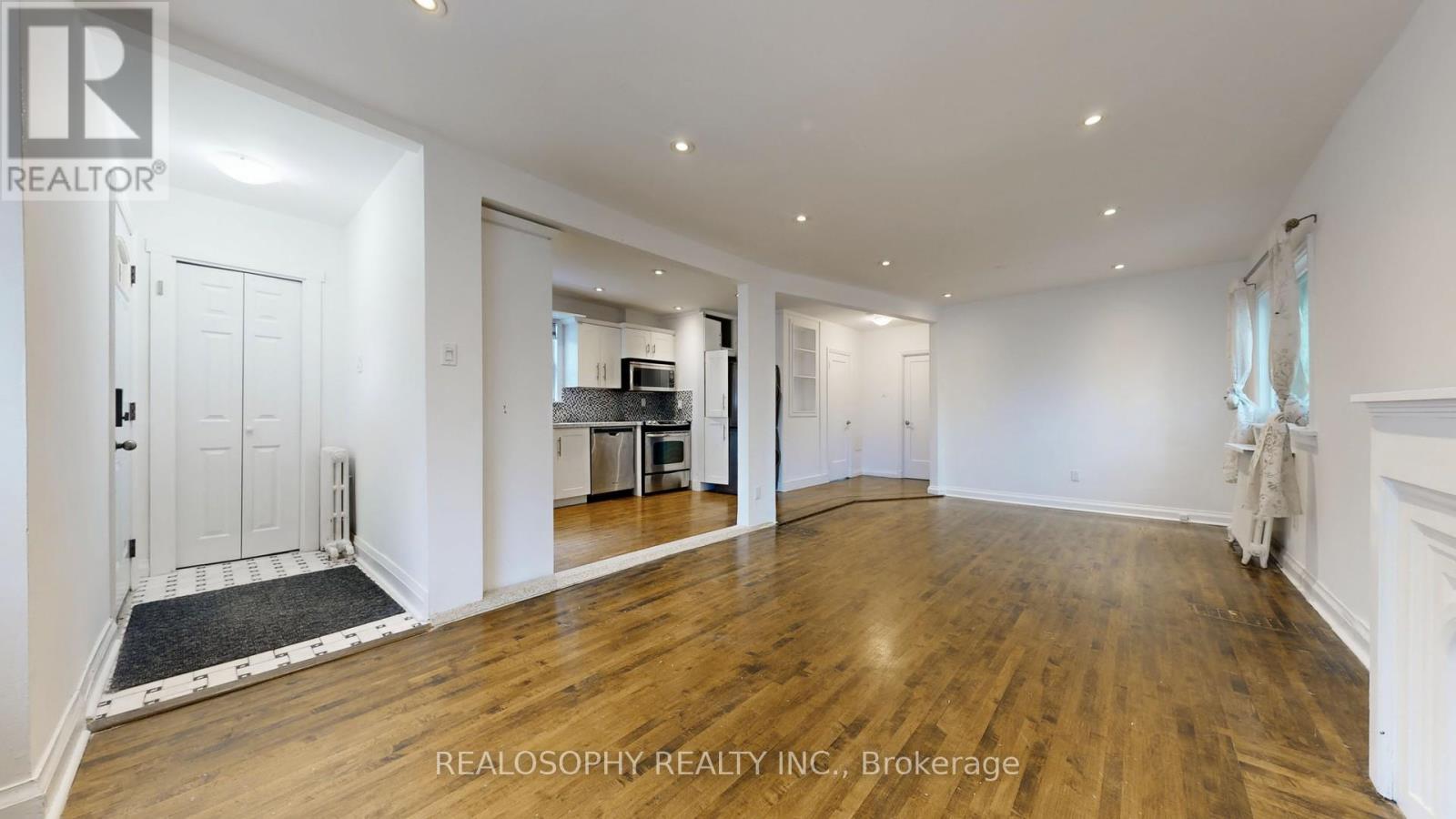 Upper - 827 Kingston Road, Toronto, Ontario  M4E 1R9 - Photo 14 - E12534546