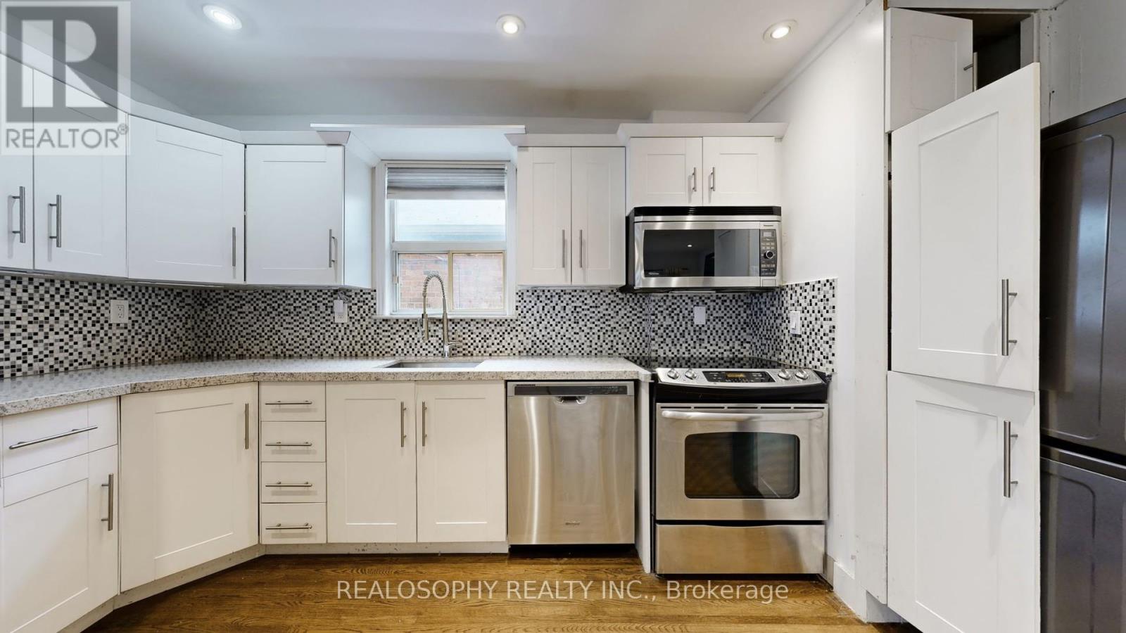 Upper - 827 Kingston Road, Toronto, Ontario  M4E 1R9 - Photo 16 - E12534546