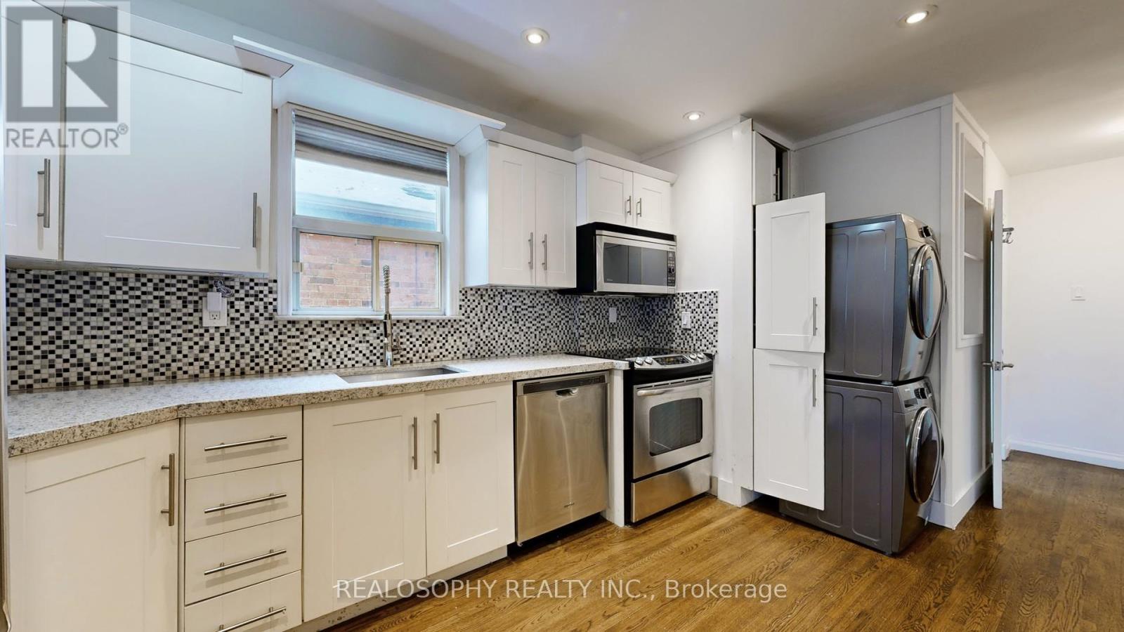 Upper - 827 Kingston Road, Toronto, Ontario  M4E 1R9 - Photo 17 - E12534546