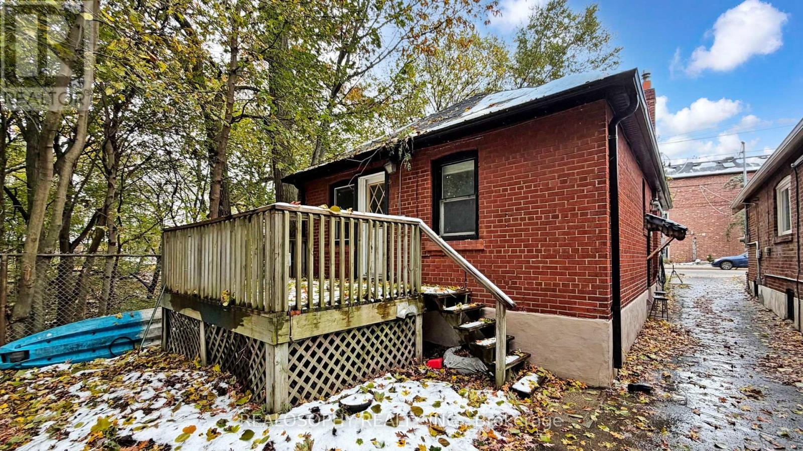 Upper - 827 Kingston Road, Toronto, Ontario  M4E 1R9 - Photo 28 - E12534546