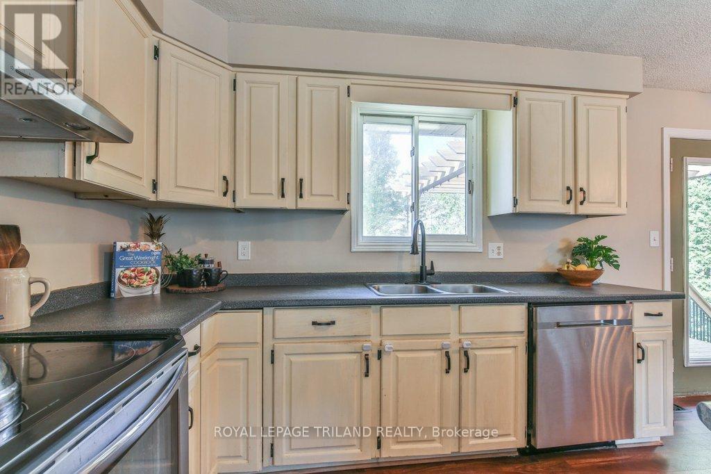 548 Pamela Drive, Strathroy-Caradoc, Ontario  N0L 1W0 - Photo 10 - X12547796