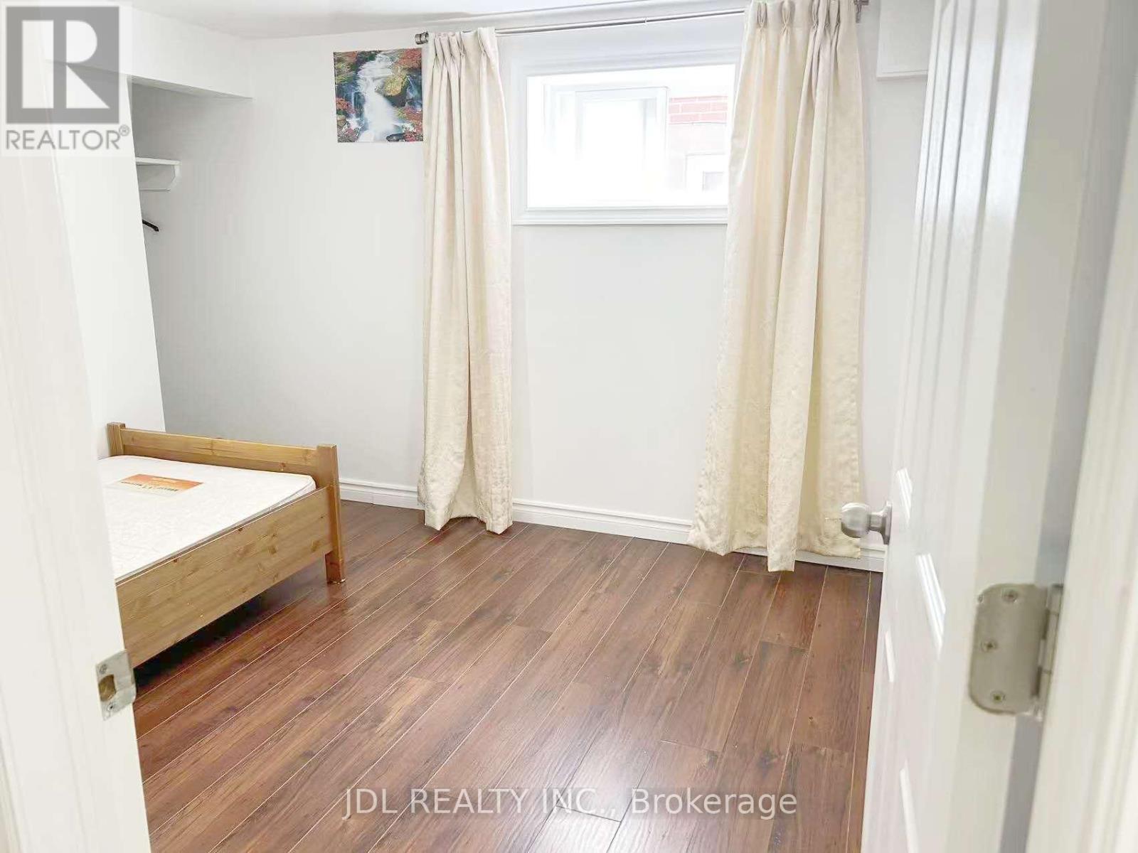 115 Mintwood Drive W, Toronto, Ontario  M2M 3A6 - Photo 5 - C12547800