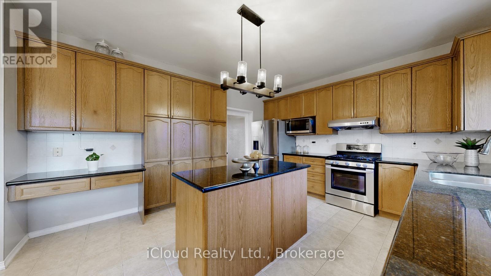 33 Alden Square, Ajax, Ontario  L1T 4Z2 - Photo 10 - E12547804