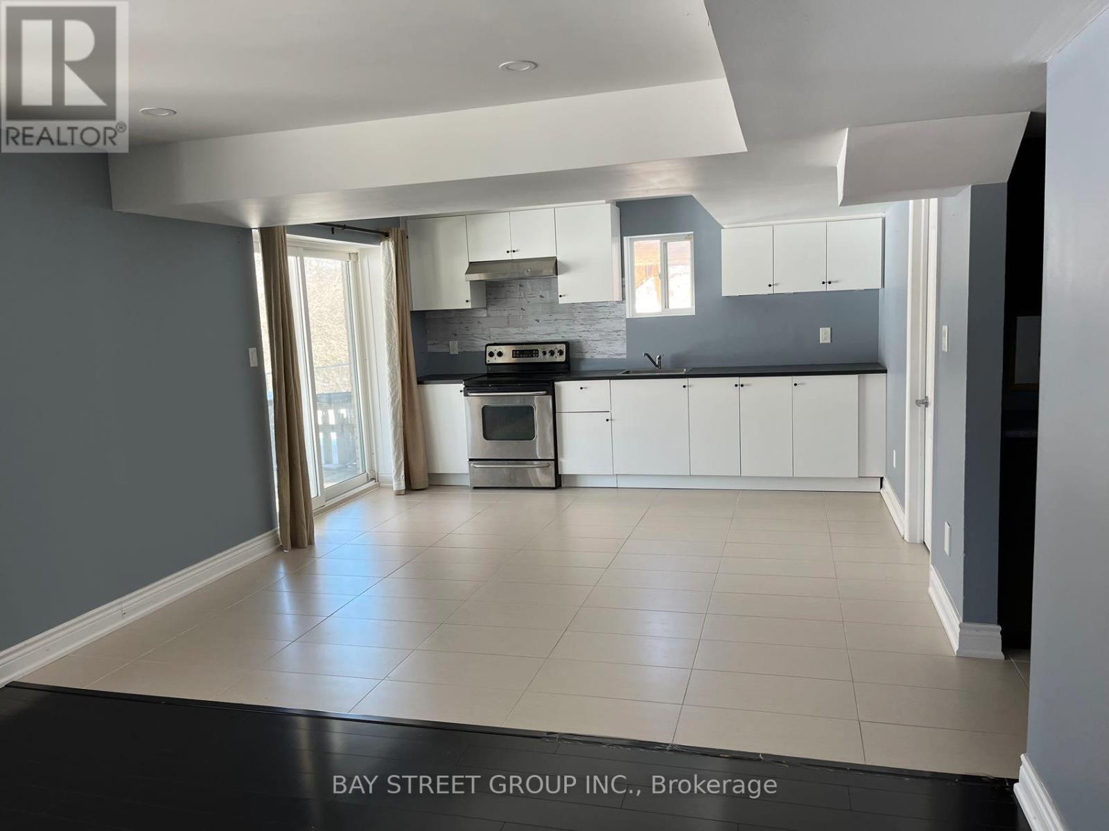 8 Dovetail Drive, Richmond Hill, Ontario  L4E 5B1 - Photo 2 - N12547812