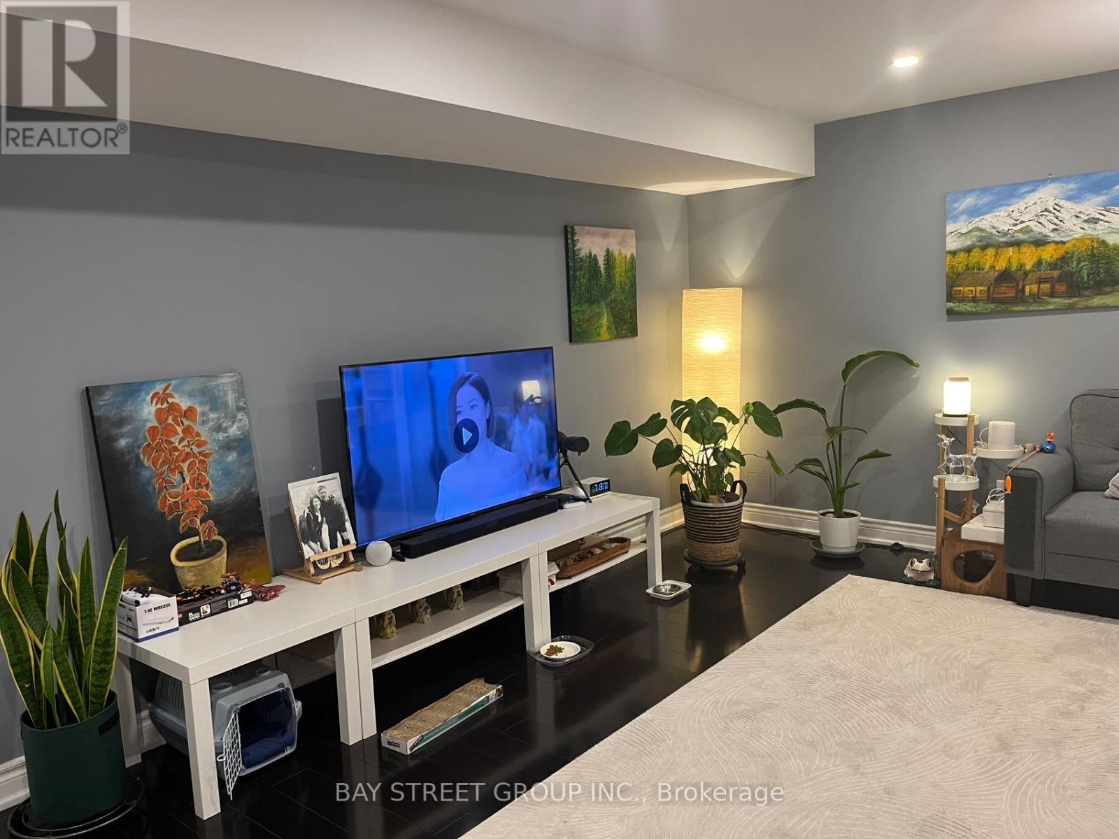 8 Dovetail Drive, Richmond Hill, Ontario  L4E 5B1 - Photo 7 - N12547812