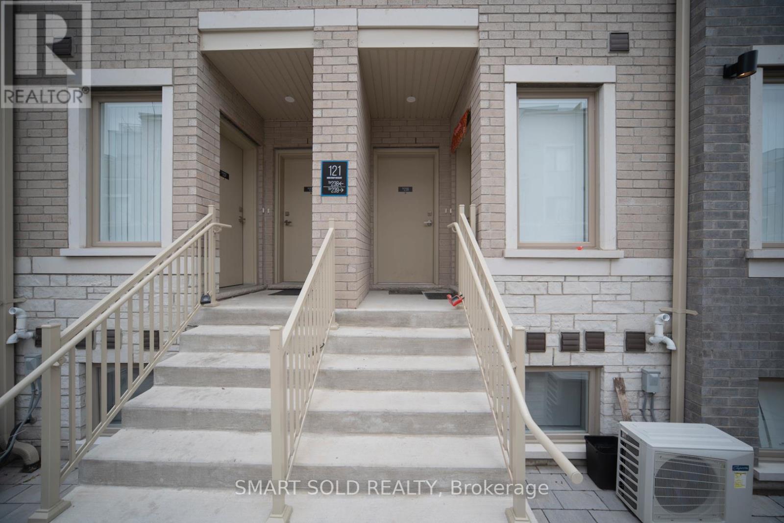 239 - 121 Honeycrisp Crescent, Vaughan, Ontario  L4K 0N7 - Photo 2 - N12547816