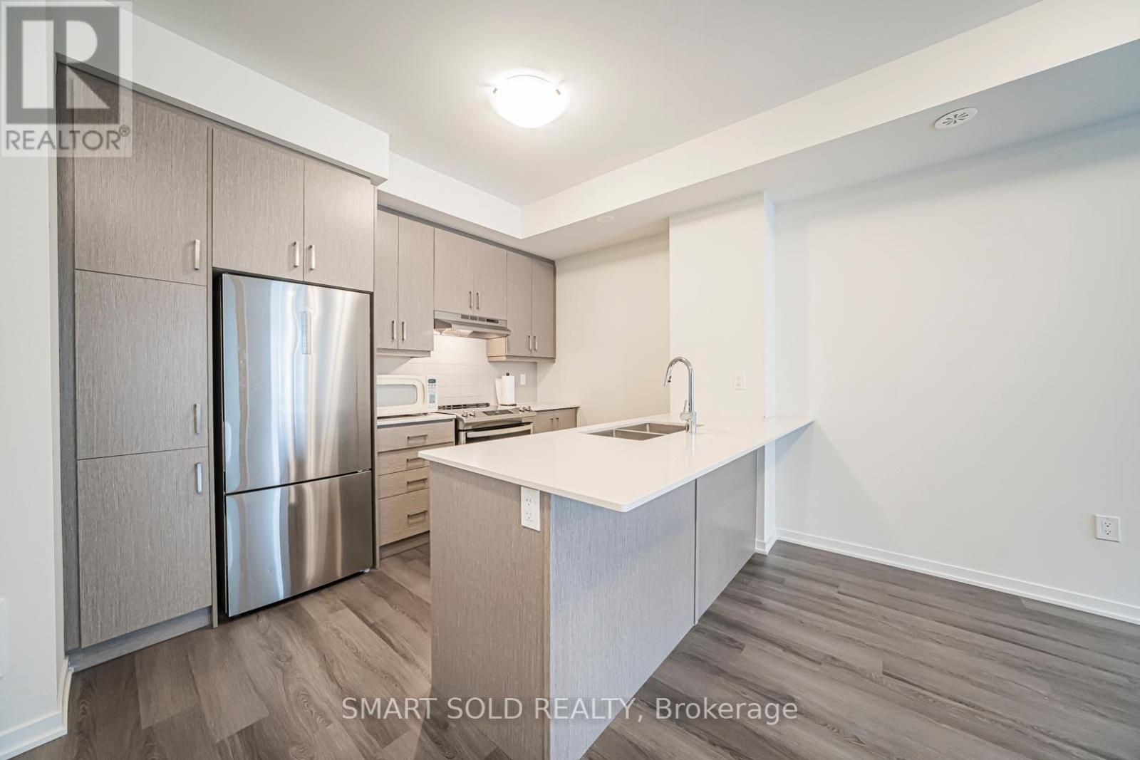 239 - 121 Honeycrisp Crescent, Vaughan, Ontario  L4K 0N7 - Photo 9 - N12547816