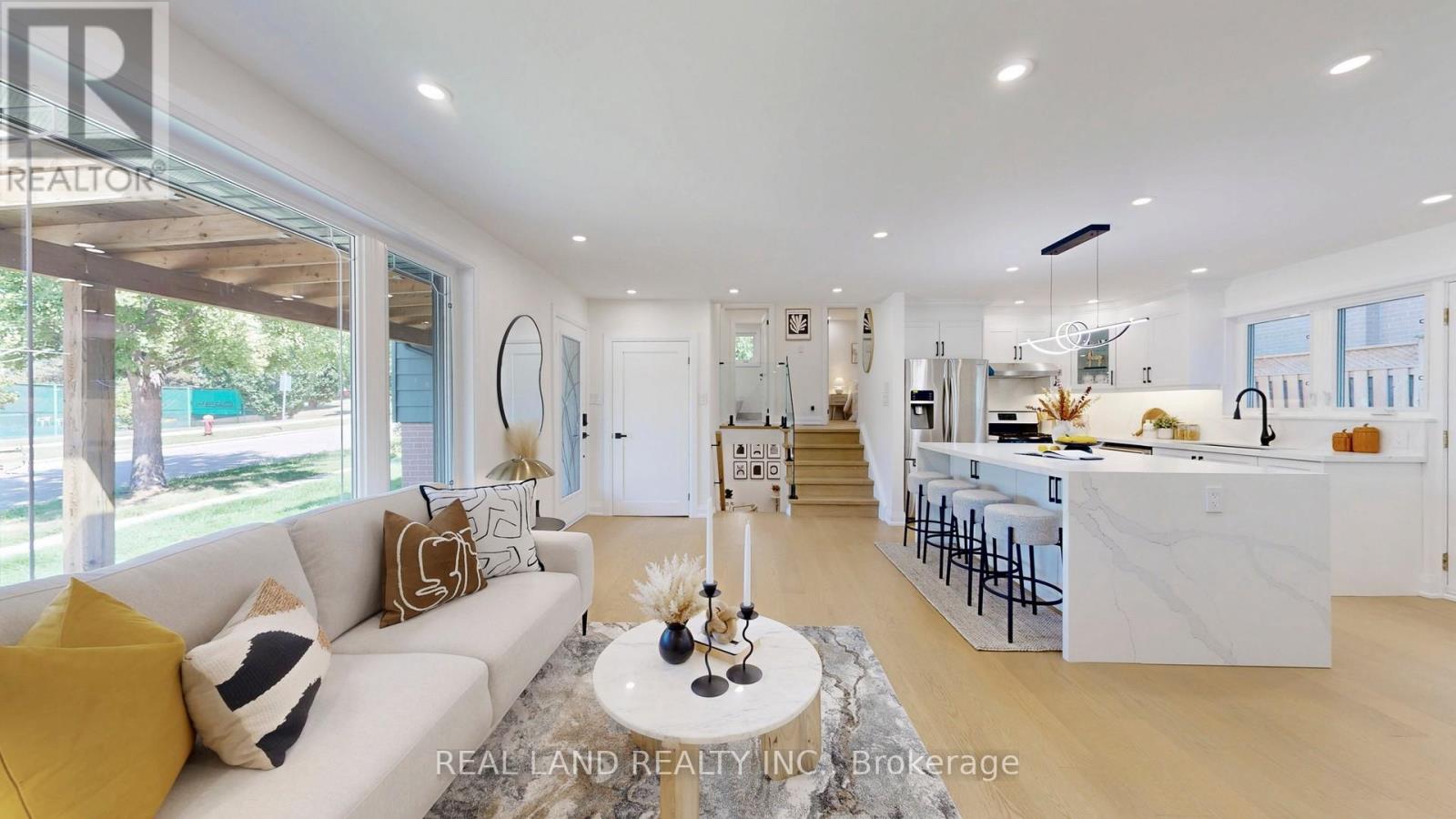 38 CRESTHAVEN DRIVE, Toronto, Ontario