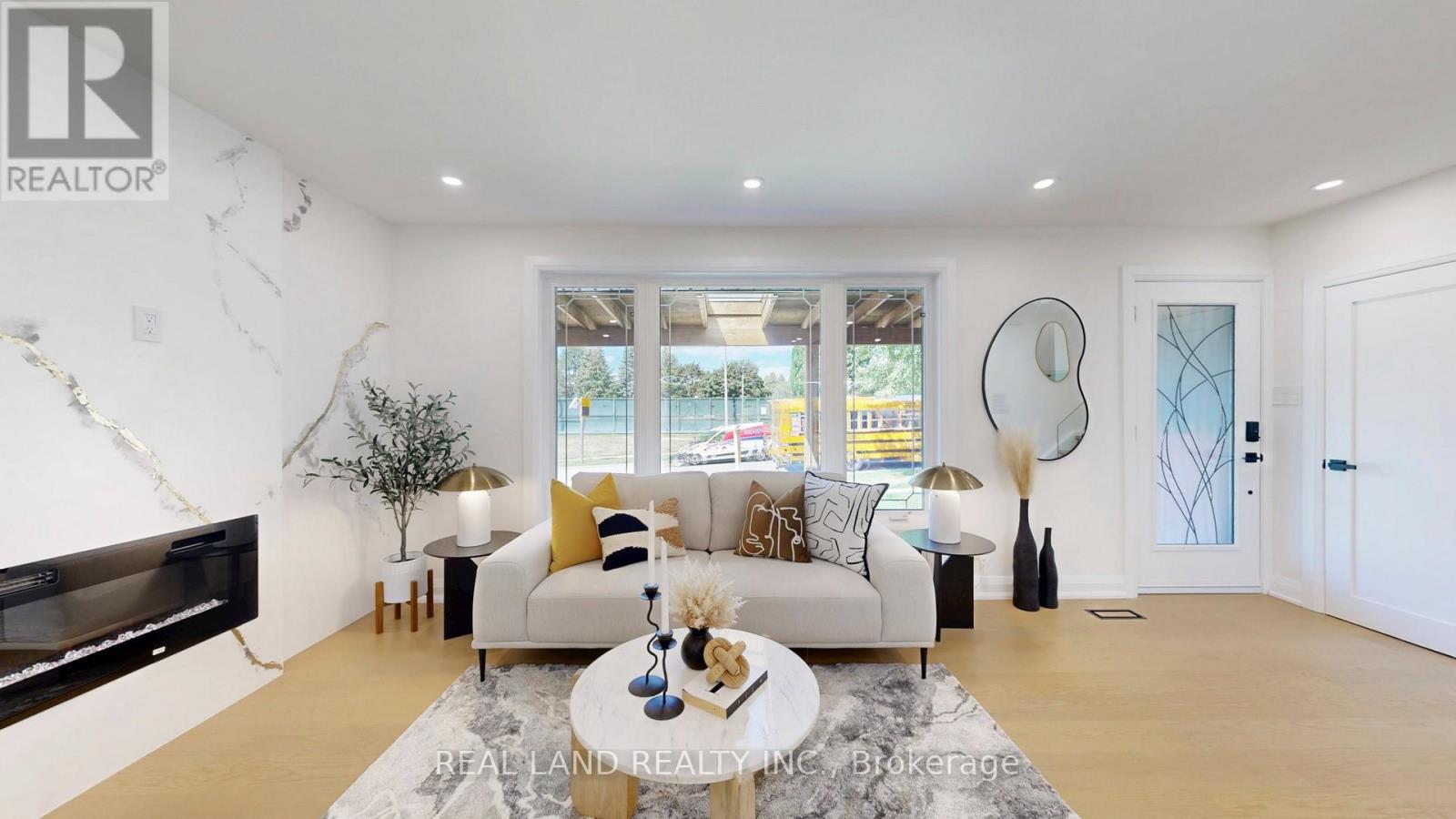 38 Cresthaven Drive, Toronto, Ontario M2H 1M1 - Photo 3 - C12547828