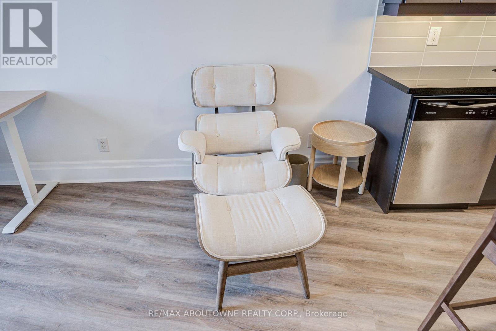 609 - 151 Upper Duke Crescent, Markham, Ontario L6G 0C9 - Photo 27 - N12547842