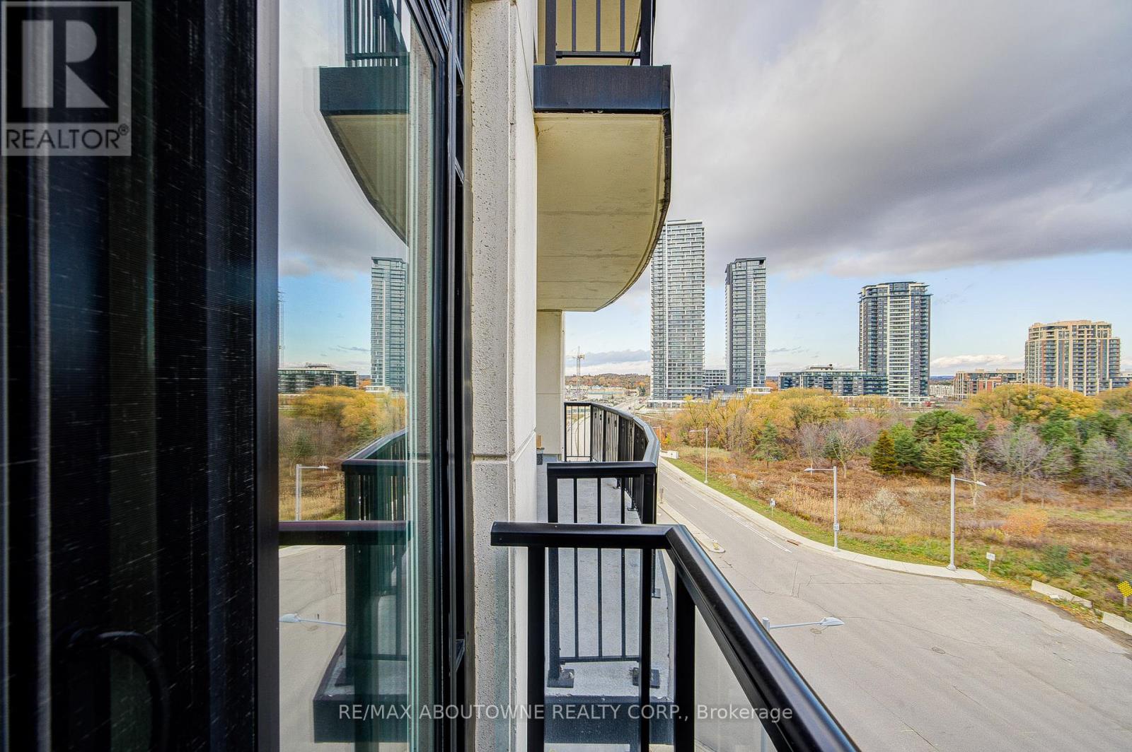 609 - 151 Upper Duke Crescent, Markham, Ontario L6G 0C9 - Photo 37 - N12547842