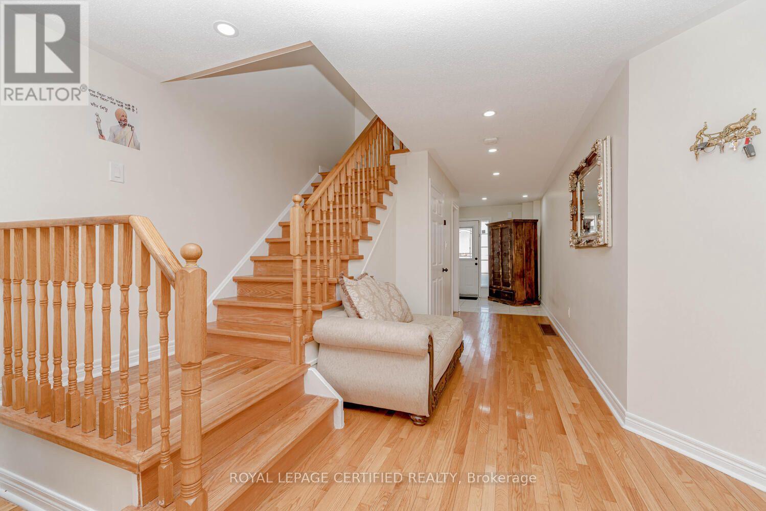 26 Bushcroft Trail, Brampton, Ontario L7A 2L1 - Photo 5 - W12547844