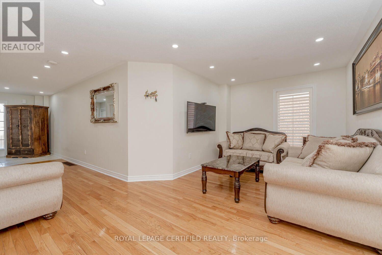 26 Bushcroft Trail, Brampton, Ontario L7A 2L1 - Photo 6 - W12547844